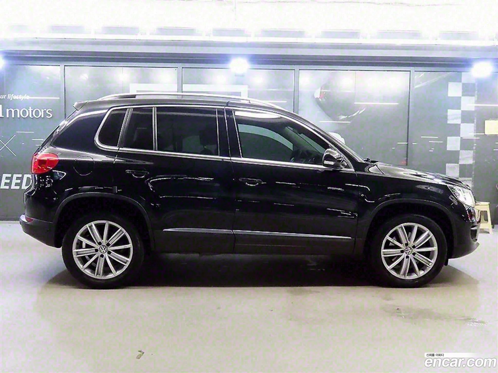 Volkswagen New Tiguan 20 Tdi Premium 5N - фотография 12804886
