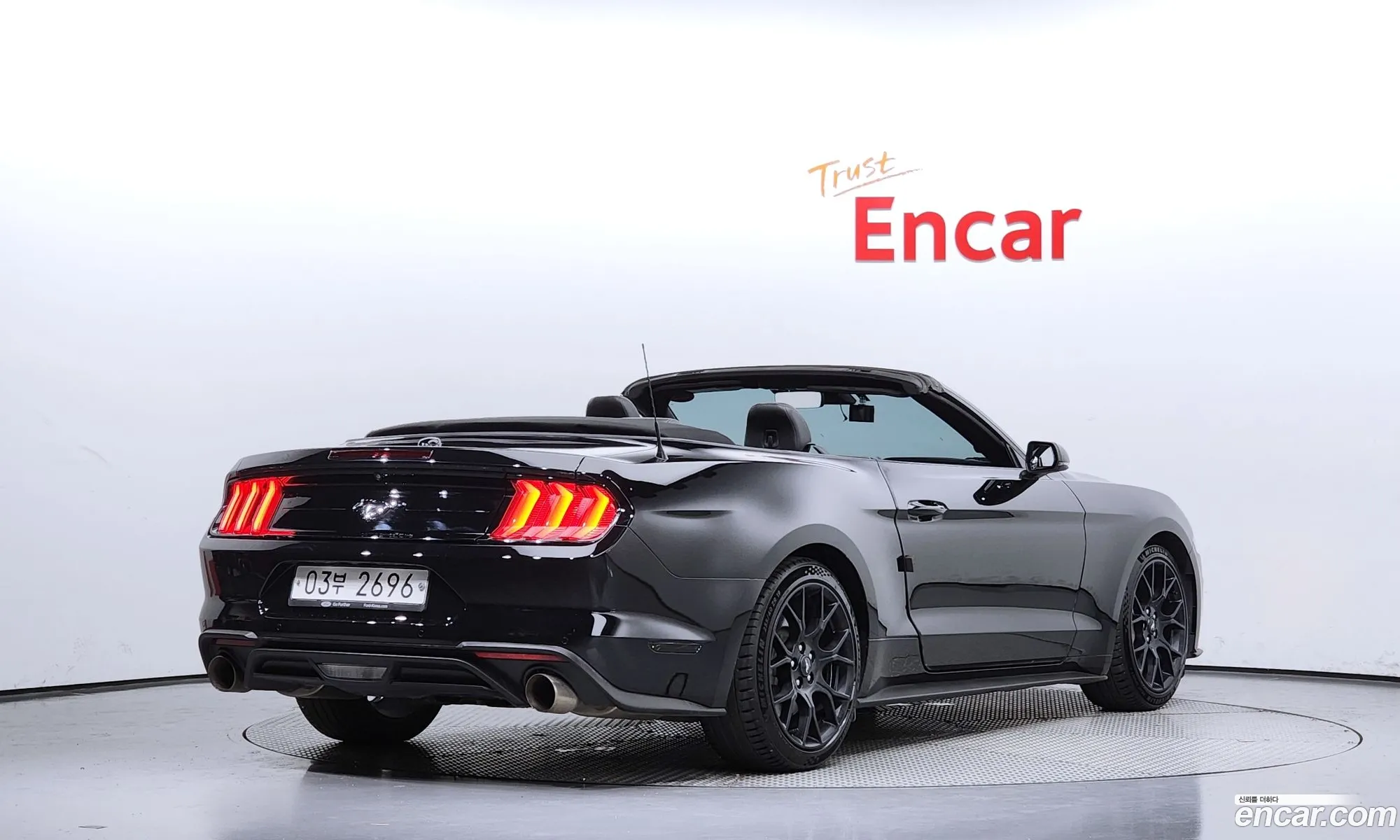 Ford Mustang Convertible - фотография 17326627