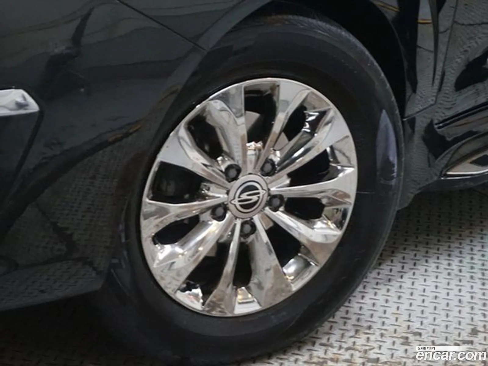Kg Mobility Ssangyong Korando Turismo 4Wd Rx 9-Seater - фотография 4635625