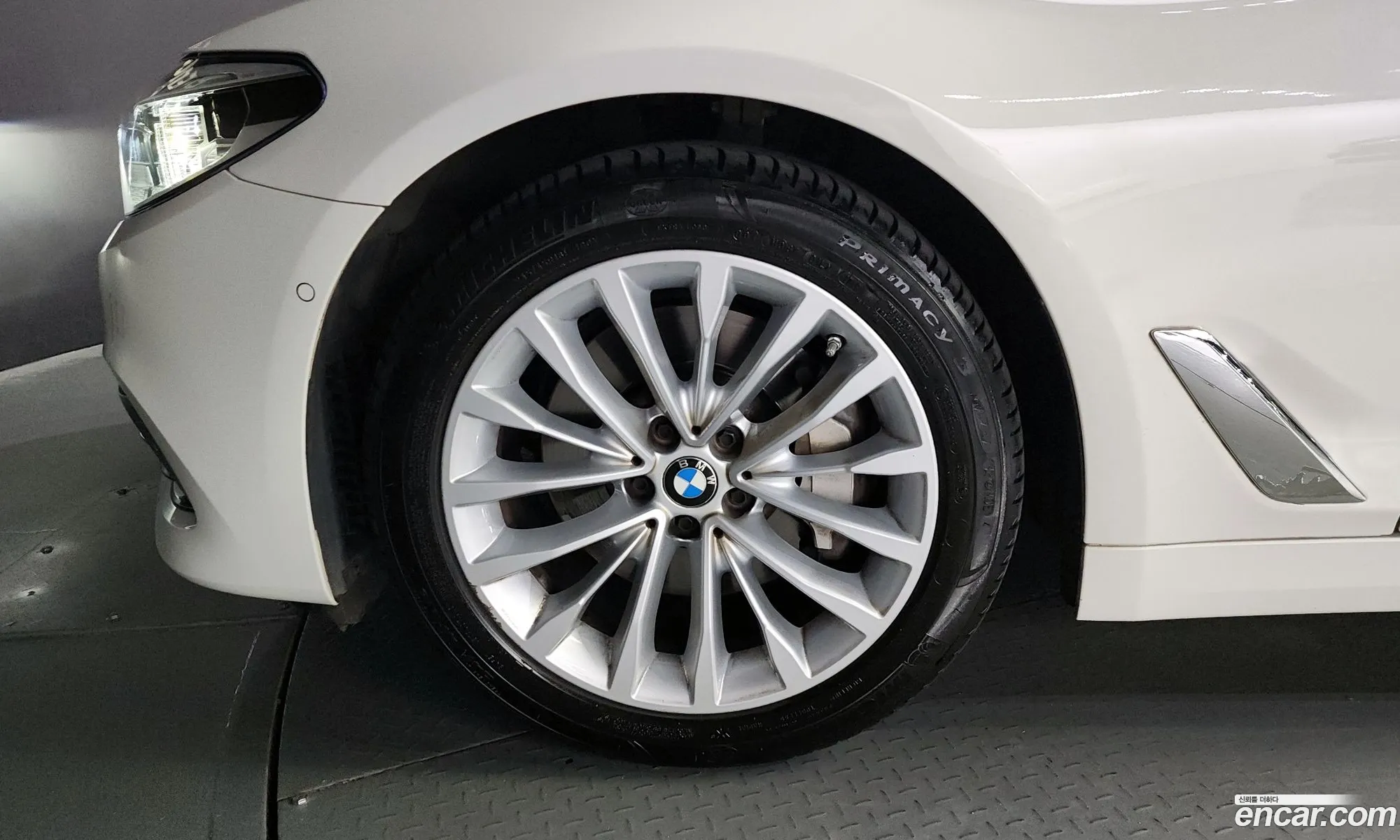 BMW 5 Series G30 530I Luxury Plus - фотография 119438