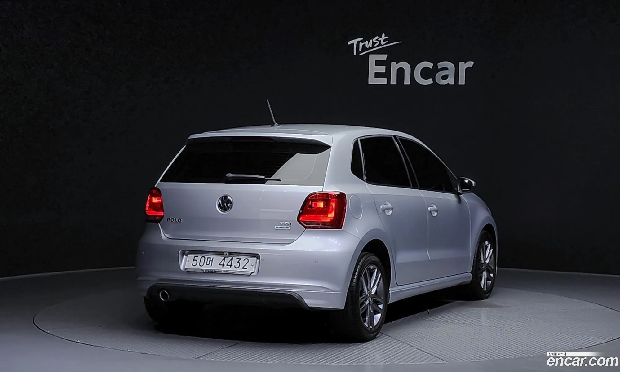 Volkswagen Polo 14 Tdi R-Line 5Th Generation - фотография 12794356