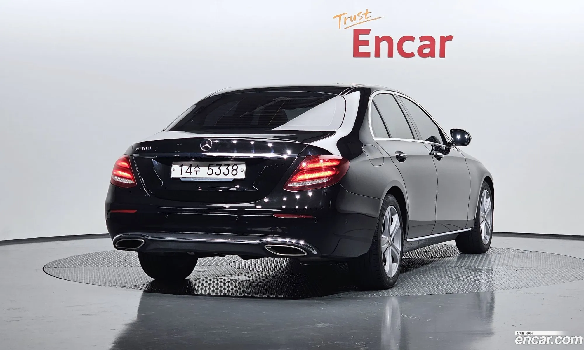 Mercedes E-Class W213 E200 Avantgarde - фотография 12566211