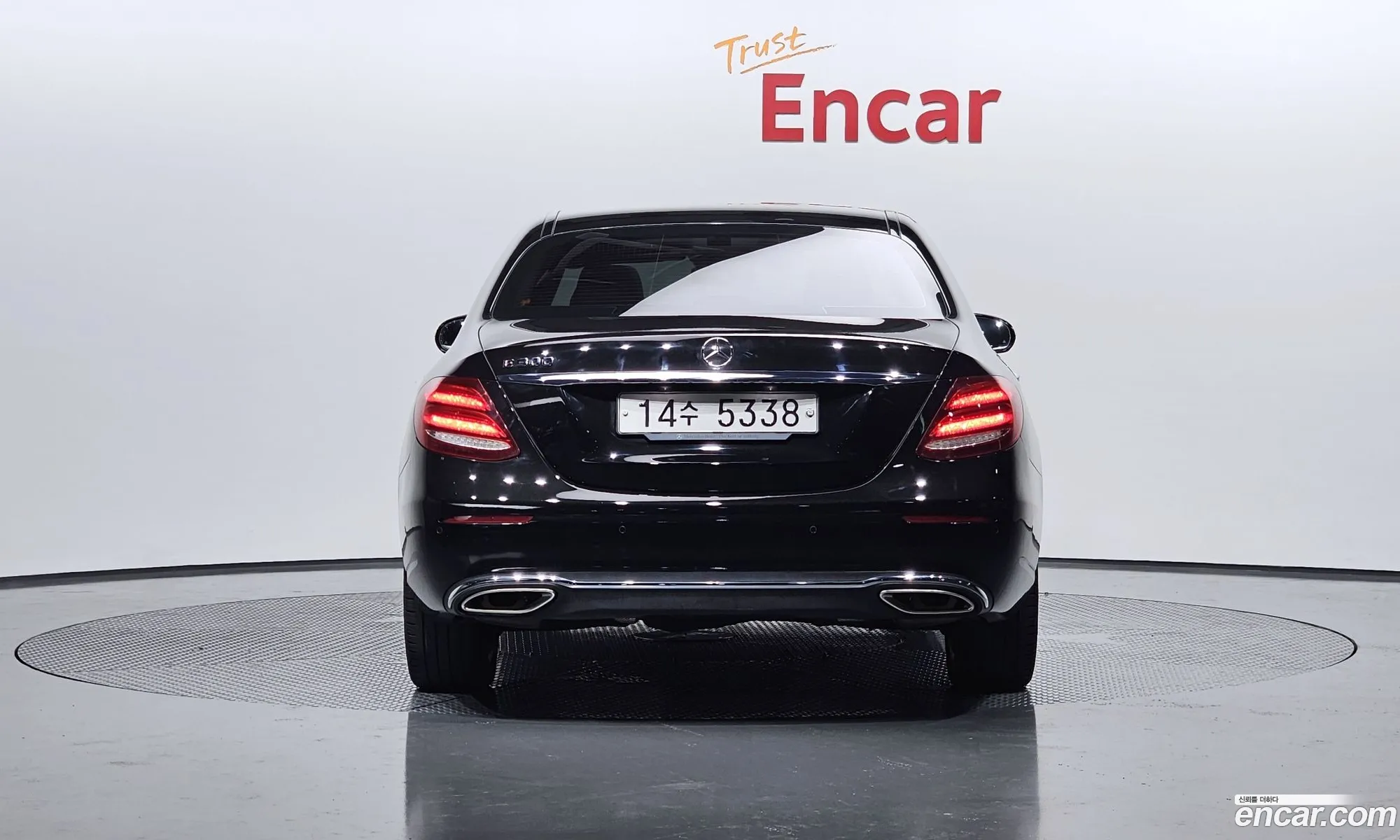 Mercedes E-Class W213 E200 Avantgarde - фотография 12566213
