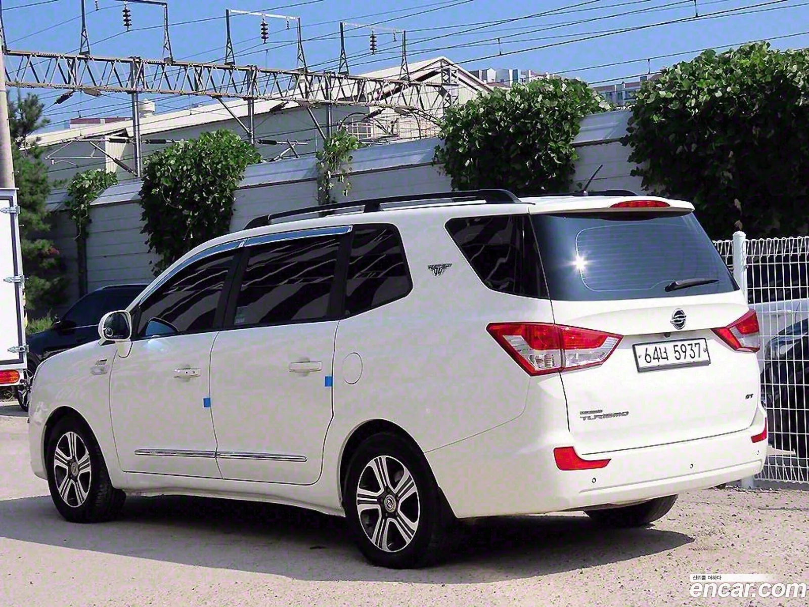 Kg Mobility Ssangyong Korando Turismo 4Wd Gt 9-Seater - фотография 4730056