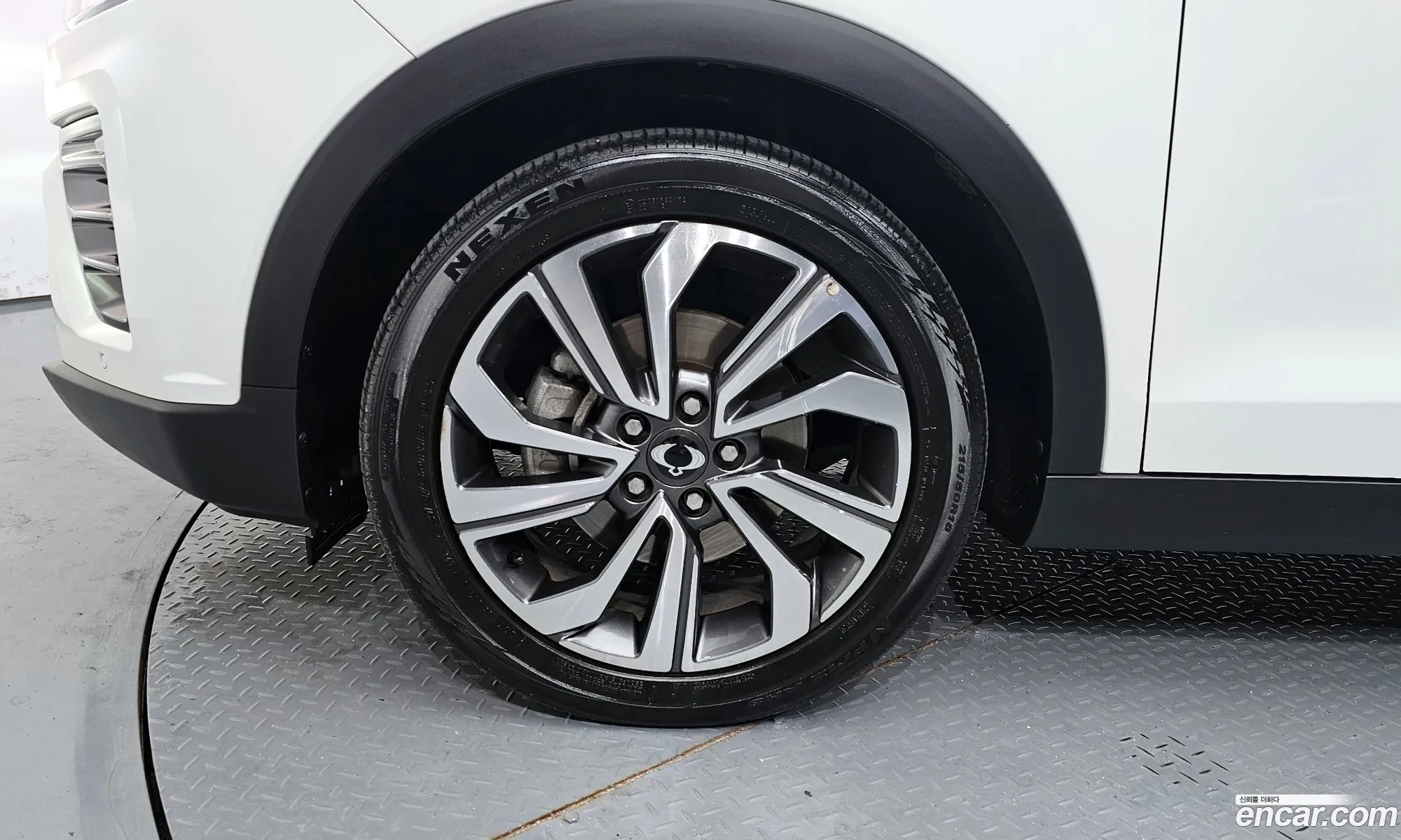 Kg Mobility Ssangyong Very New Tivoli Gasoline 15 2Wd Limited Edition - фотография 4828931