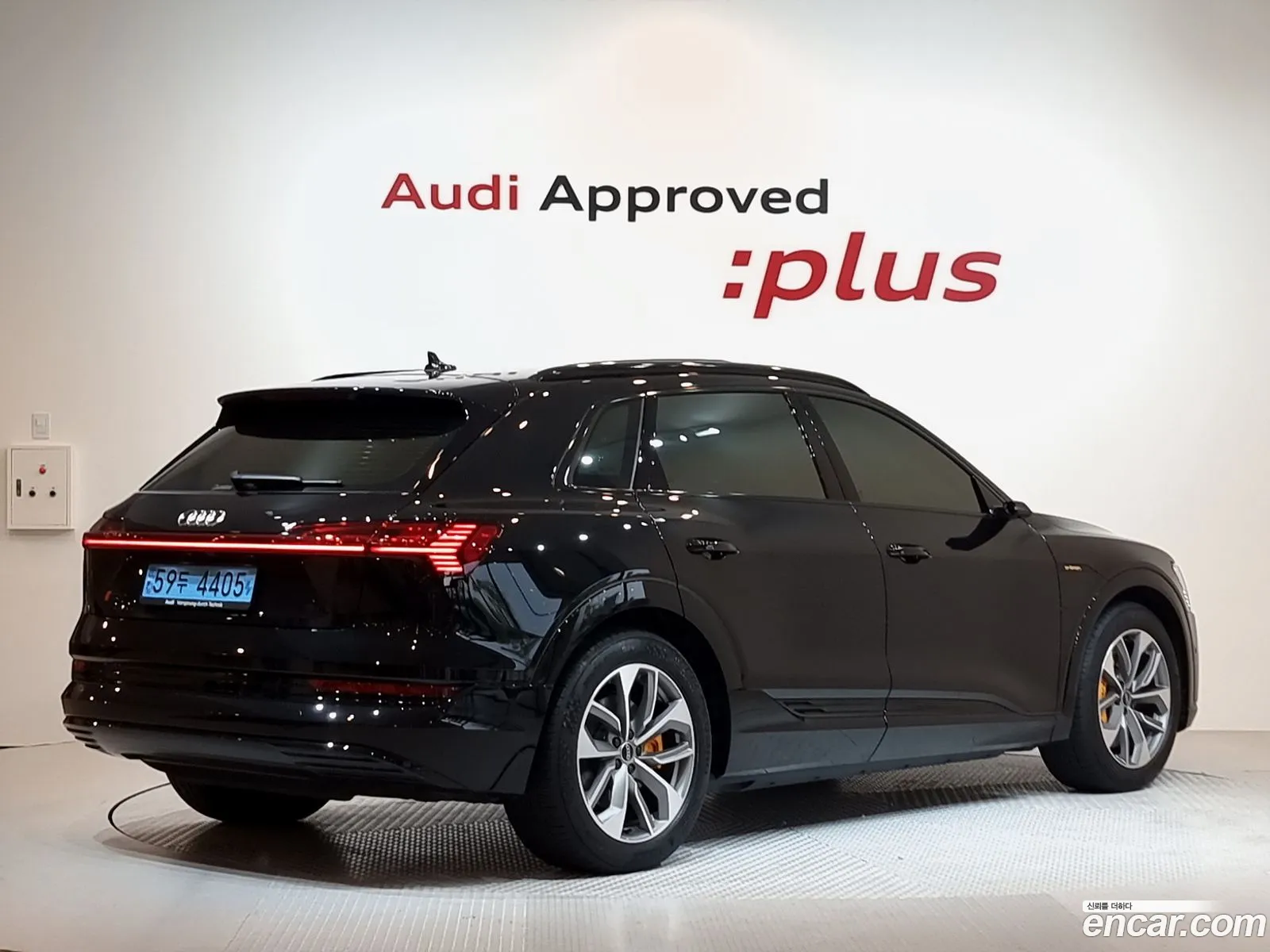 Audi E-Tron 55 Quattro - фотография 12589830
