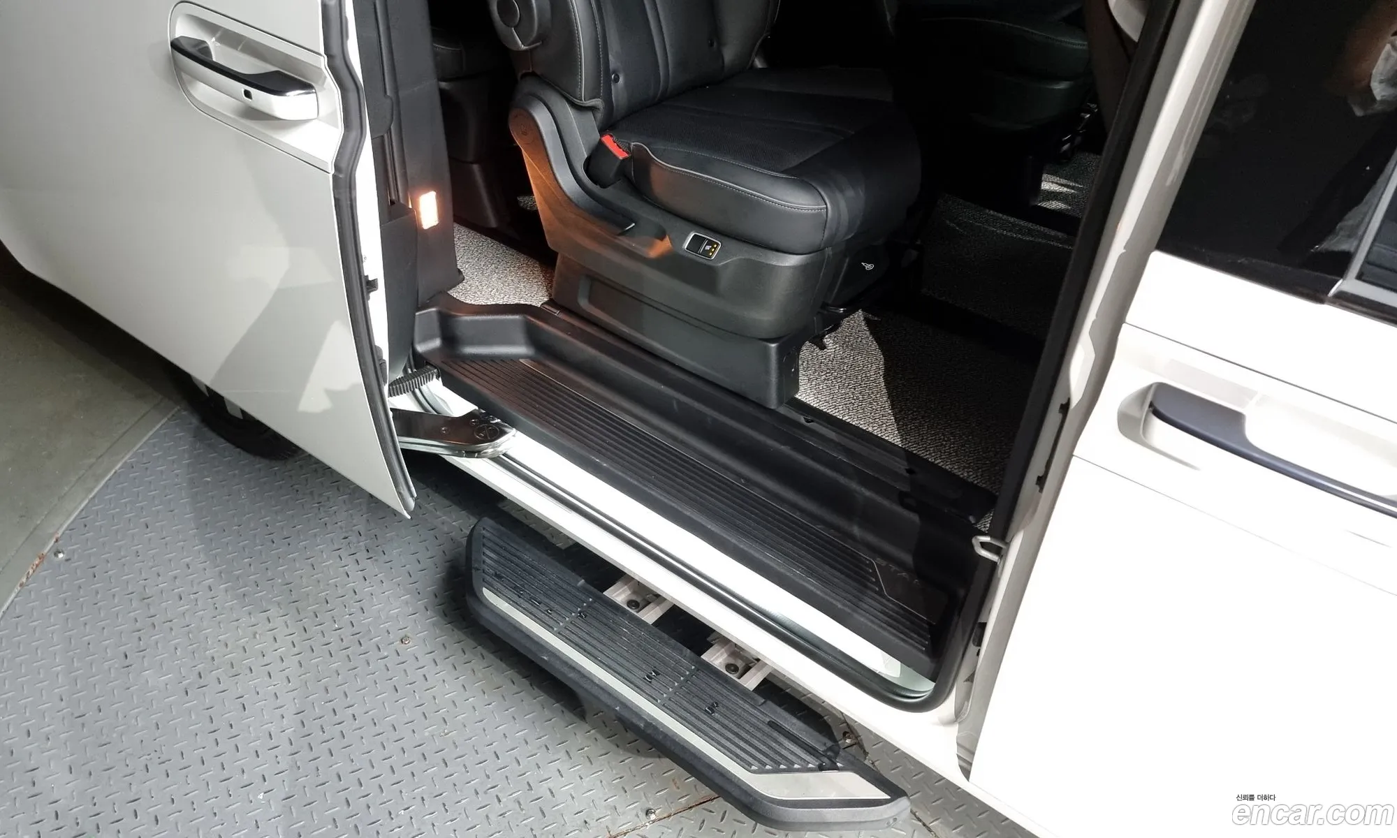 Starria L35 Lounge 9 -Seater Mobility - фотография 1569391