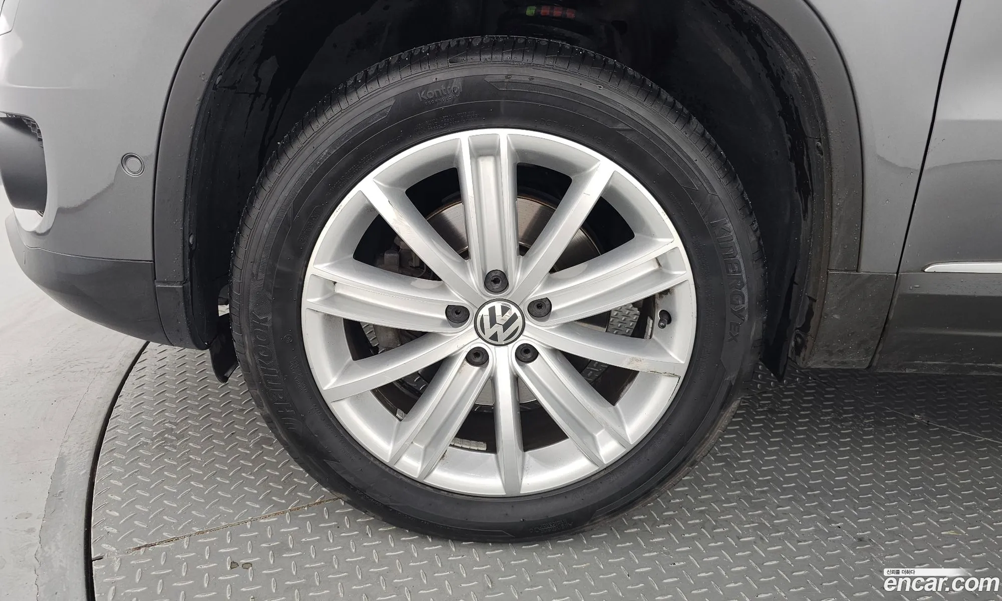 Volkswagen New Tiguan 20 Tdi Premium 5N - фотография 12683994