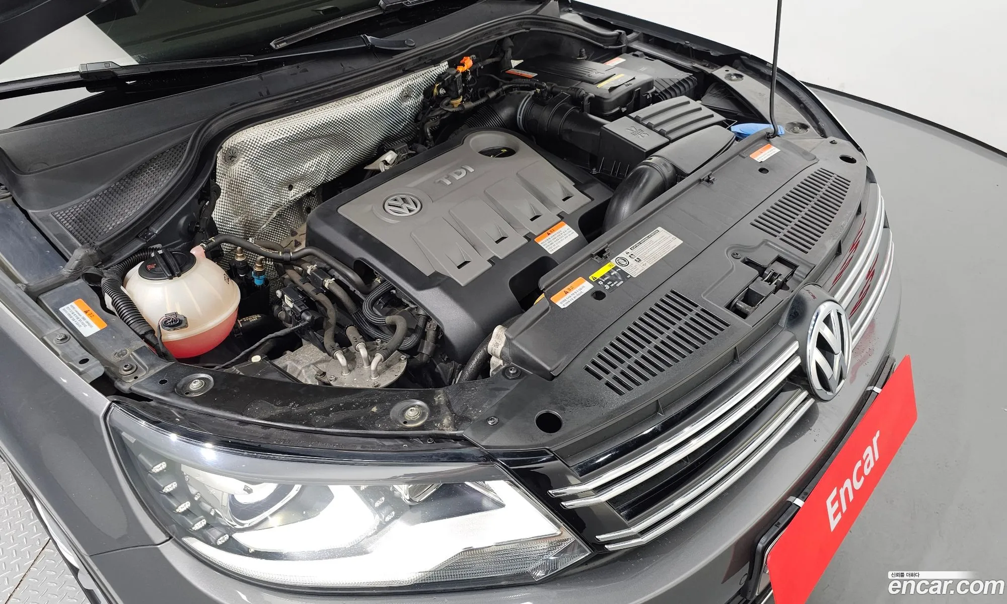 Volkswagen New Tiguan 20 Tdi Premium 5N - фотография 12683995