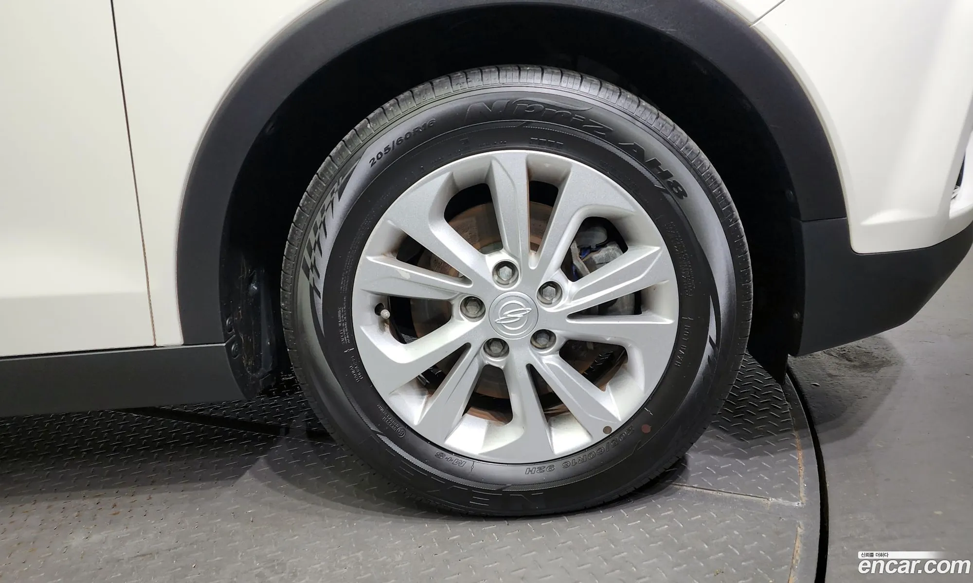 Kg Mobility Ssangyong Tivoli Armor Vx 2Wd - фотография 4832602
