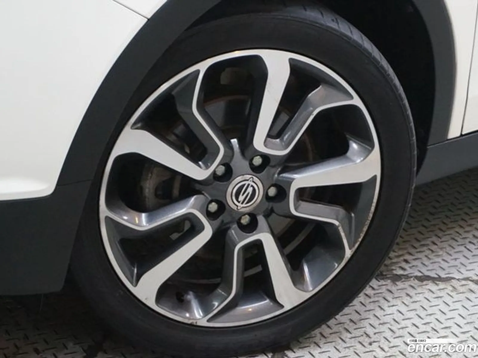 Kg Mobility Ssangyong Tivoli Diesel Lx 2Wd - фотография 4842033