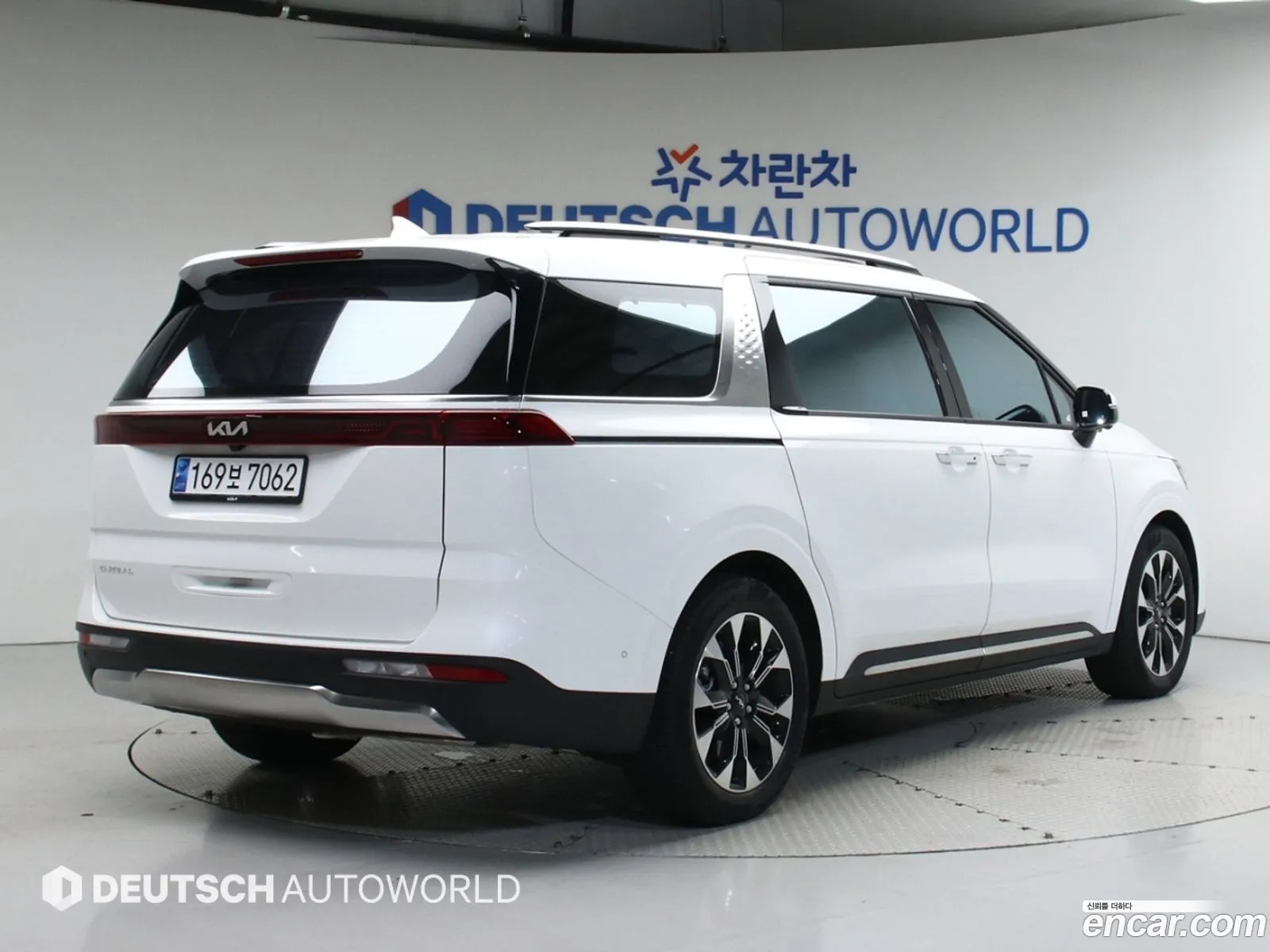 Kia Carnival 4Th Generation 9-Seater Signature - фотография 12503435