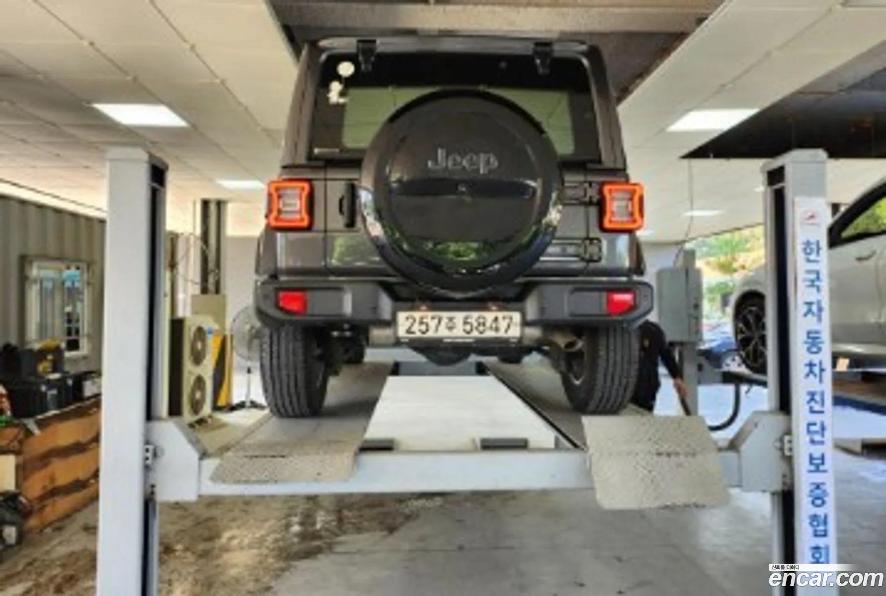 Jeep Wrangler Jl 20 Overland Power Top 4-Door - фотография 15378743