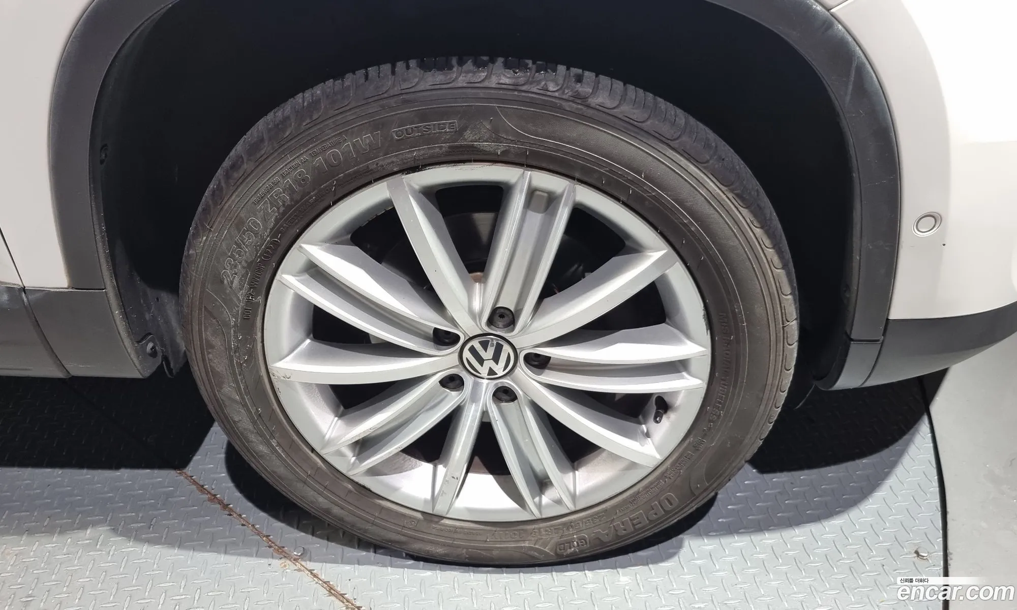 Volkswagen New Tiguan 20 Tdi Premium 5N - фотография 12683958