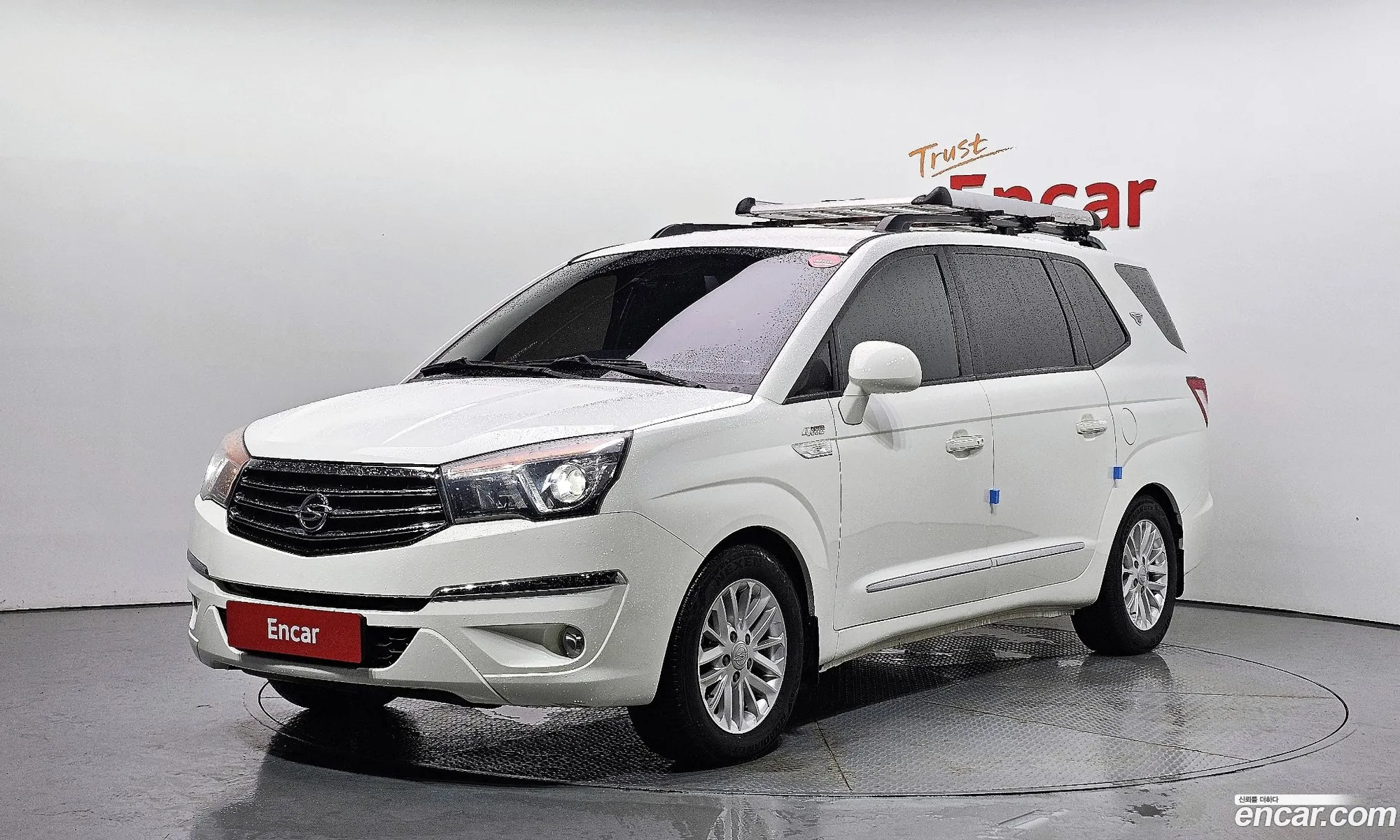 Kg Mobility Ssangyong Korando Turismo 4Wd Rt 11-Seater - фотография 7597526