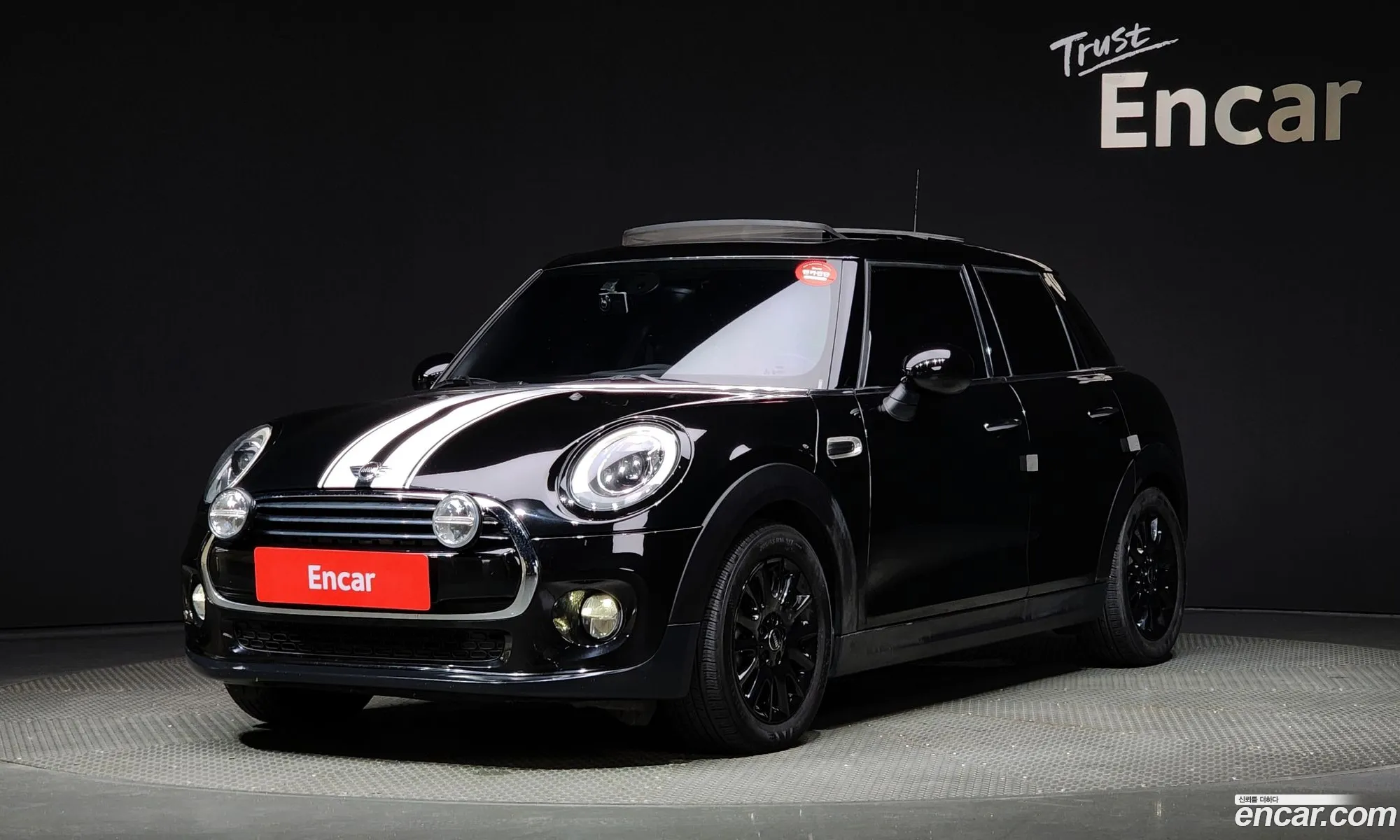 Mini Cooper 5-Door Black Suit Edition 3Rd Generation - фотография 9349516