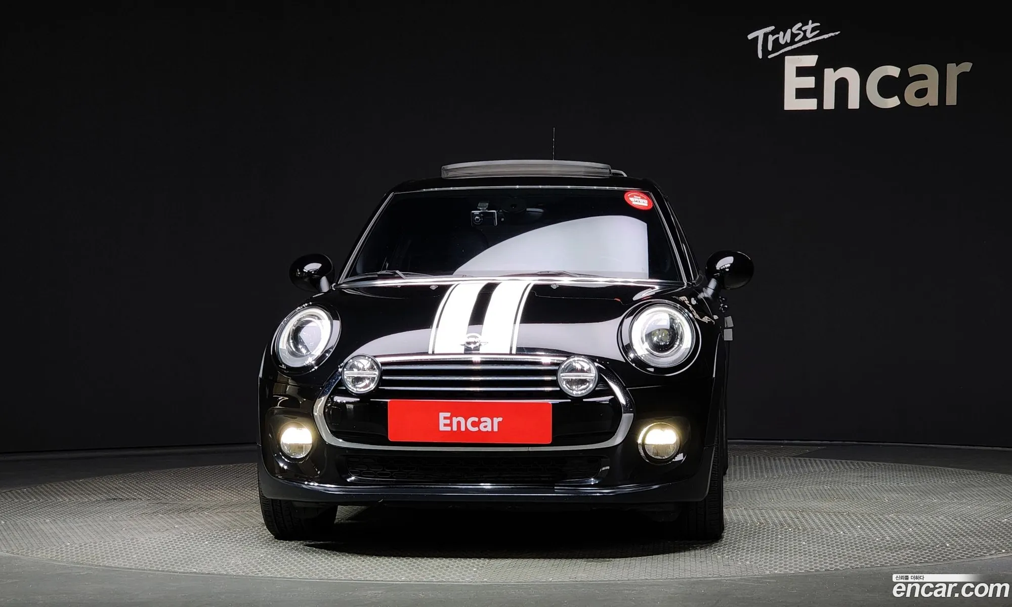 Mini Cooper 5-Door Black Suit Edition 3Rd Generation - фотография 9349518