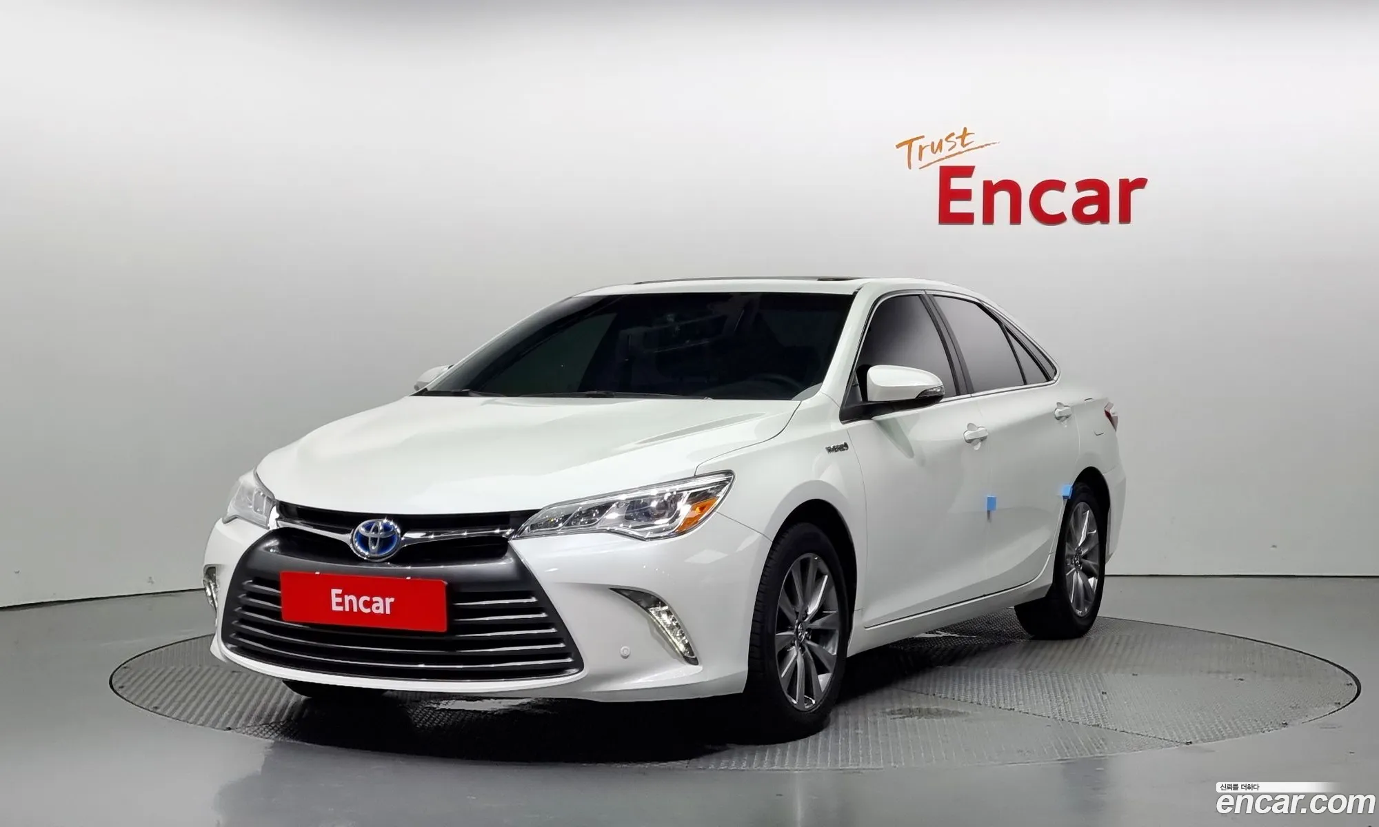 Toyota New Camry Hybrid Xle - фотография 15677763