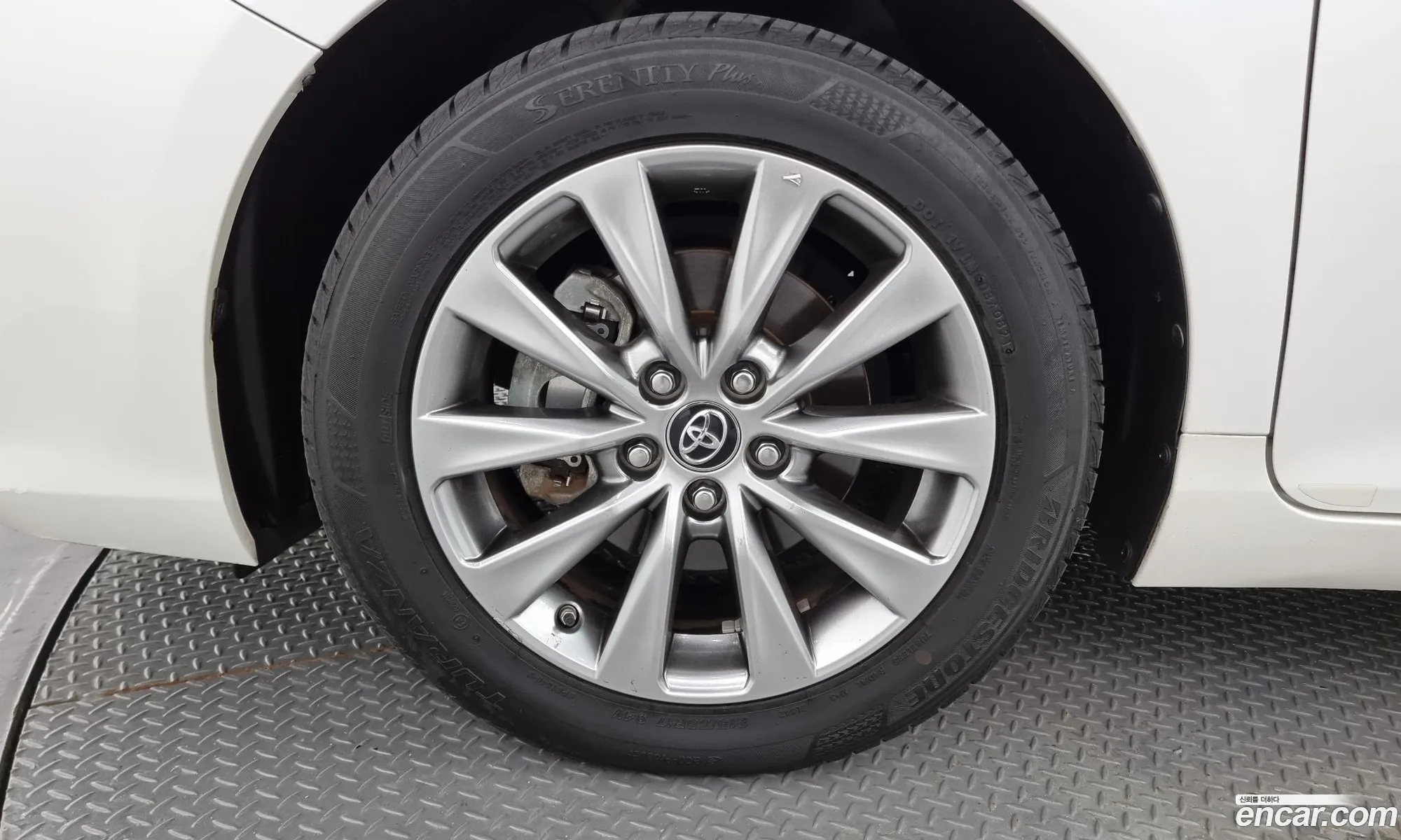 Toyota New Camry Hybrid Xle - фотография 15677767