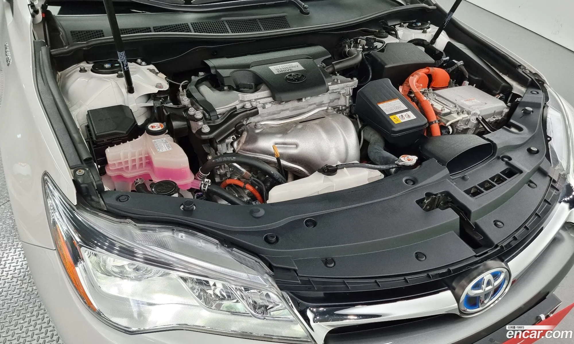 Toyota New Camry Hybrid Xle - фотография 15677768
