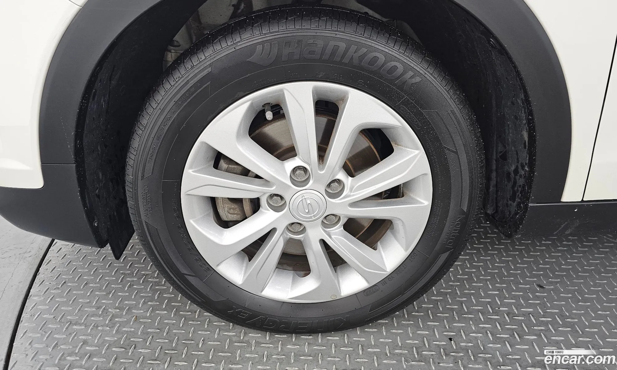 Kg Mobility Ssangyong Tivoli Armor Vx 2Wd - фотография 4687575