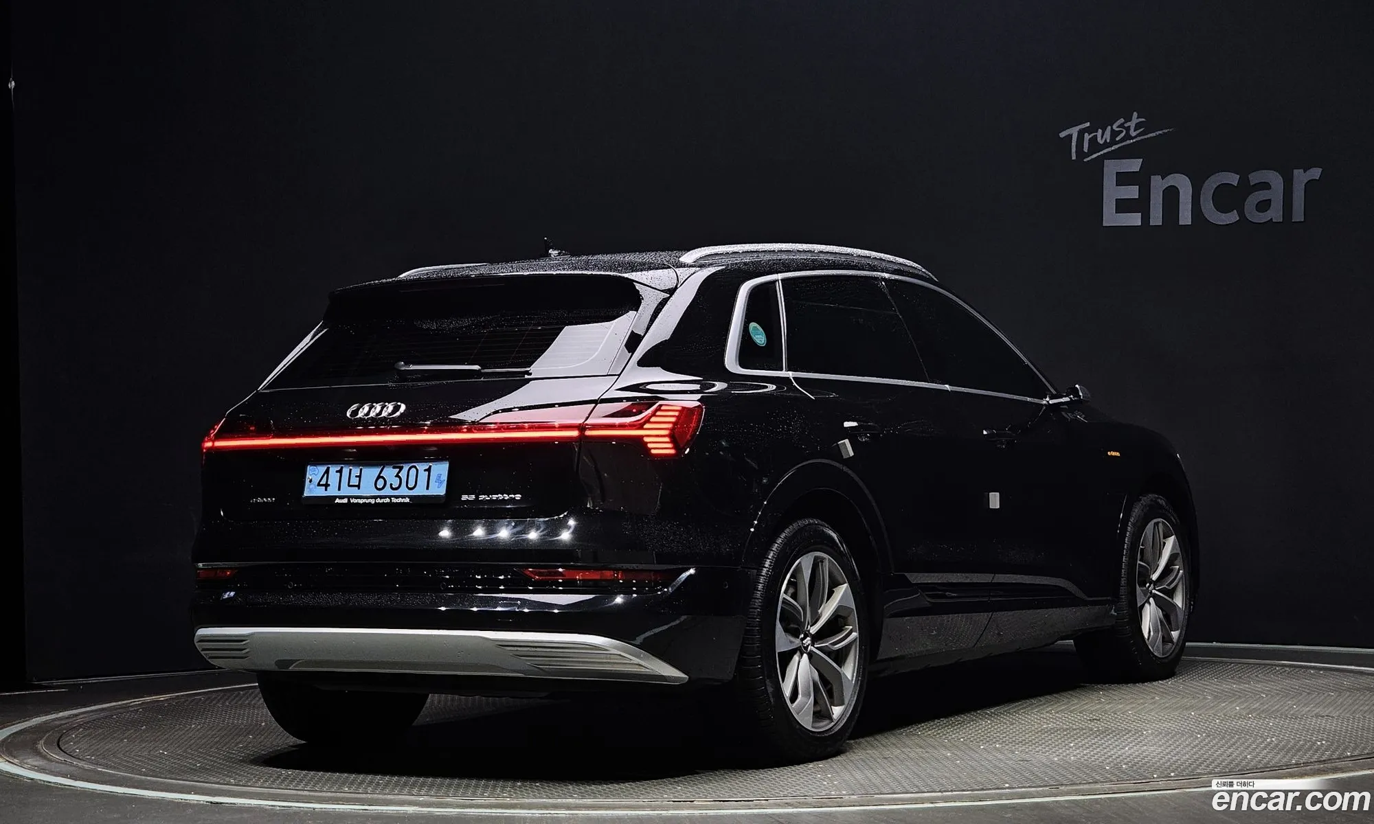 Audi E-Tron 55 Quattro - фотография 12631192
