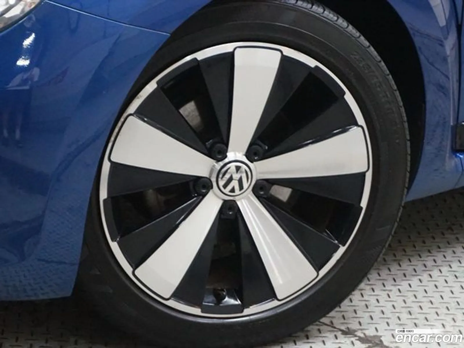 Volkswagen The Beetle 20 Tdi Premium 3Rd Generation - фотография 12191704