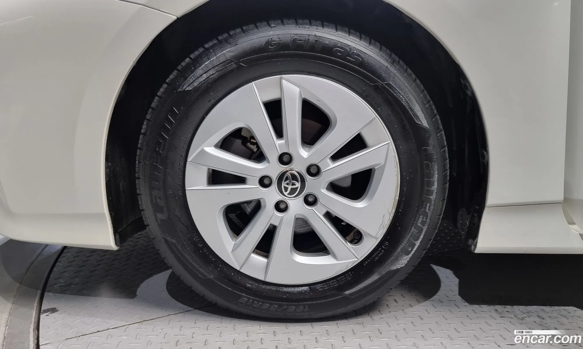 Toyota Prius 4Th Generation 18 E - фотография 15677709