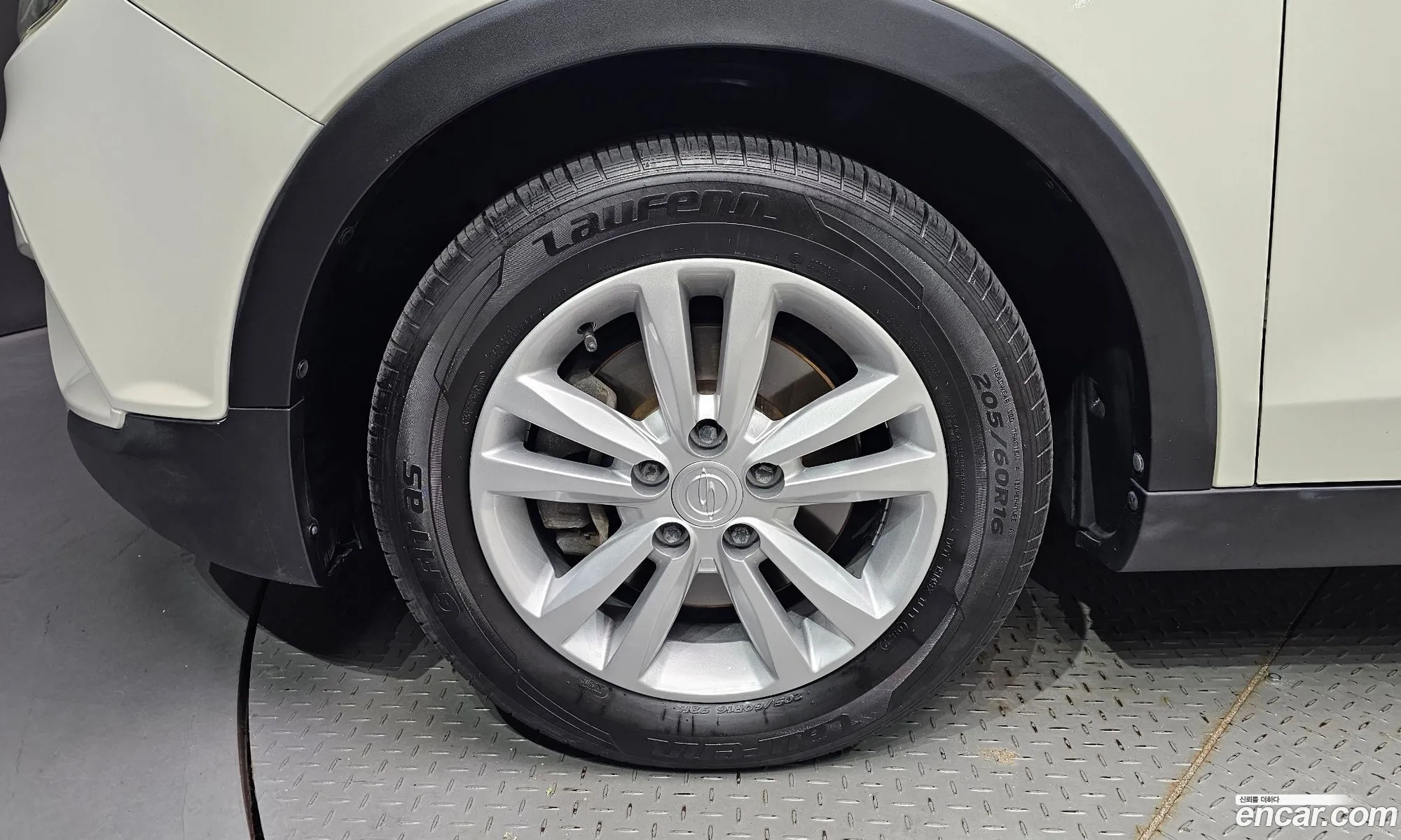 Kg Mobility Ssangyong Tivoli Vx 2Wd - фотография 4635649