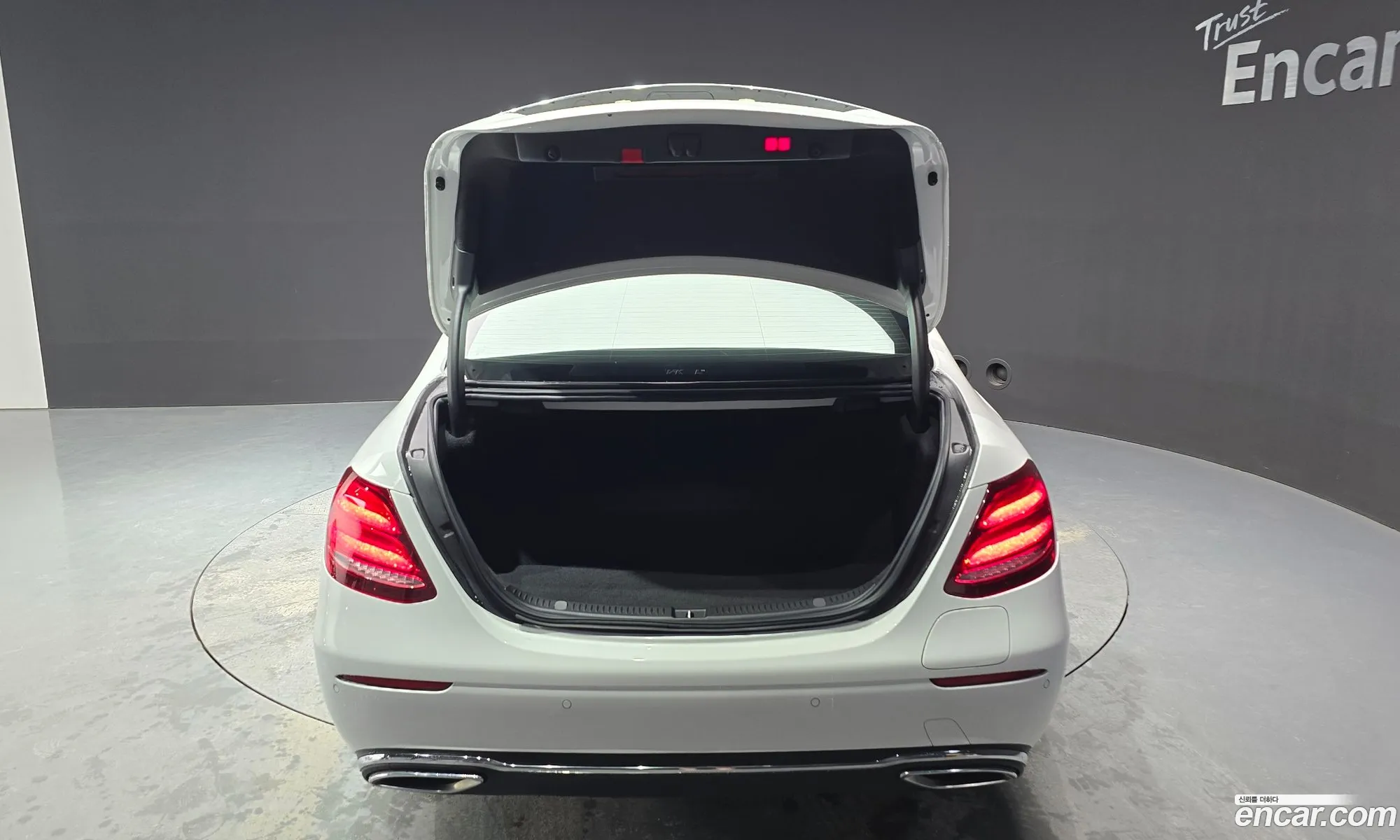 E-Class W213E300E 4Matic Exclusive - фотография 18519473