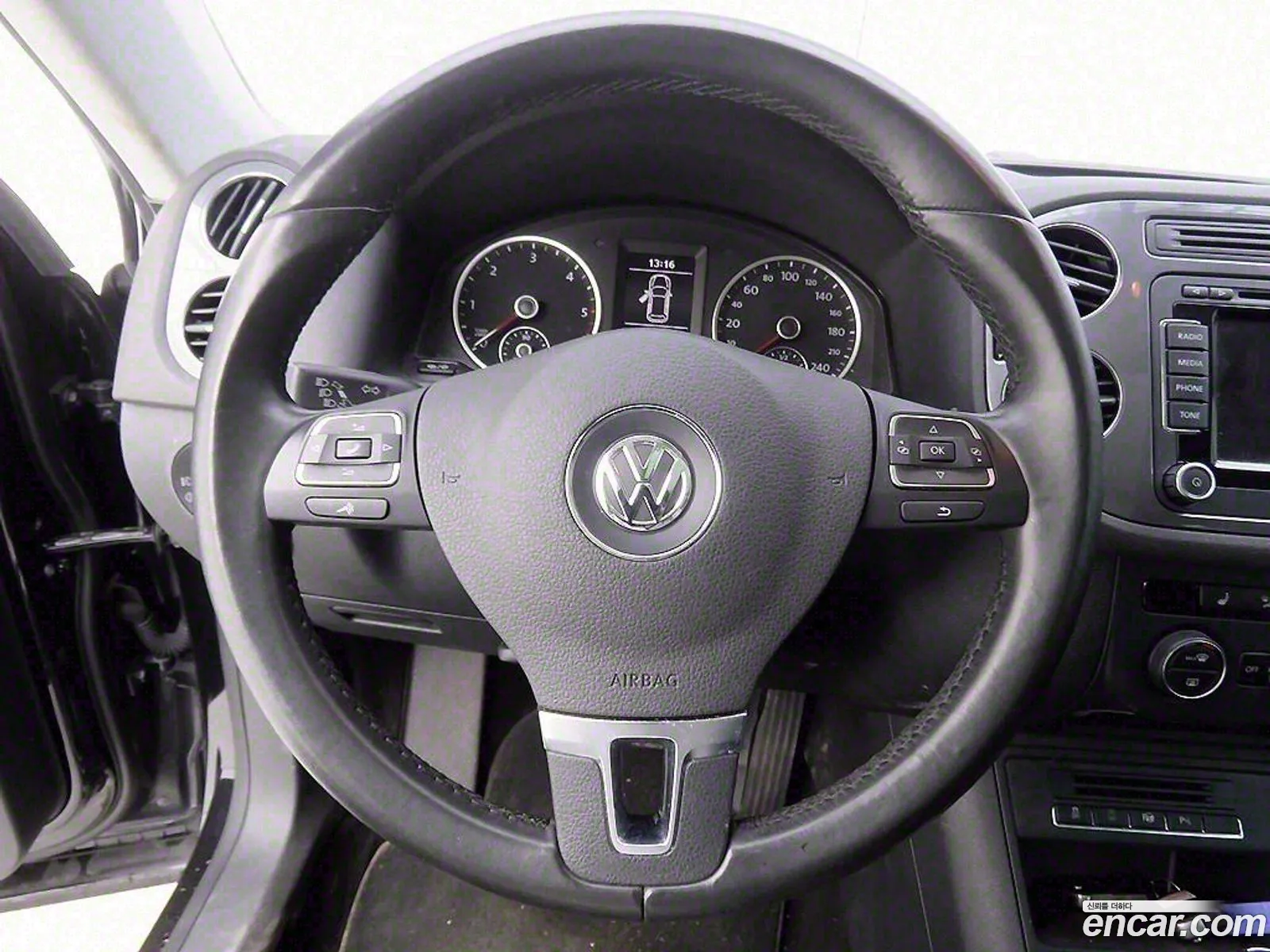 Volkswagen New Tiguan 20 Tdi Premium 5N - фотография 12684019
