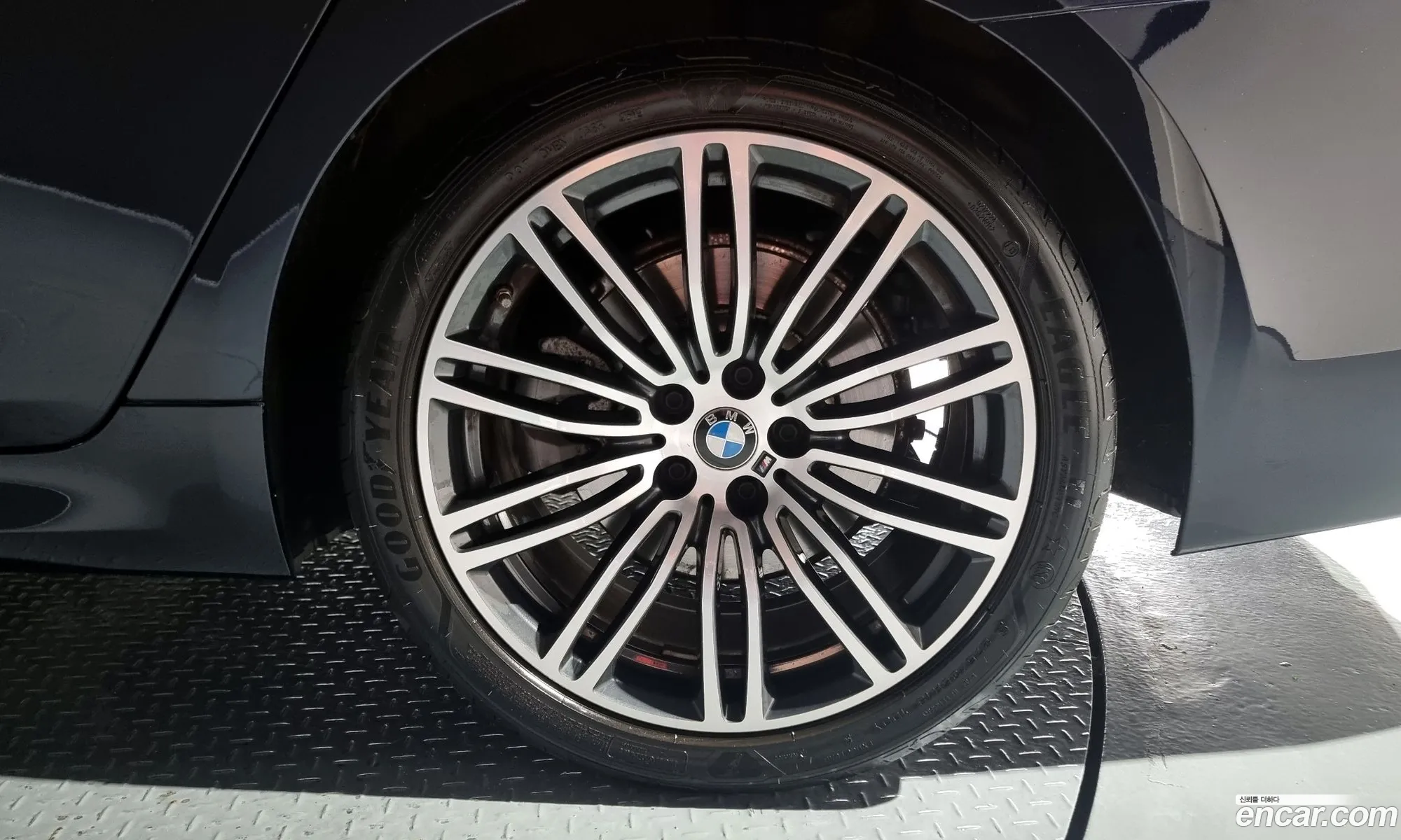 BMW 5 Series G30 520D xDrive M Sport Plus - фотография 120782