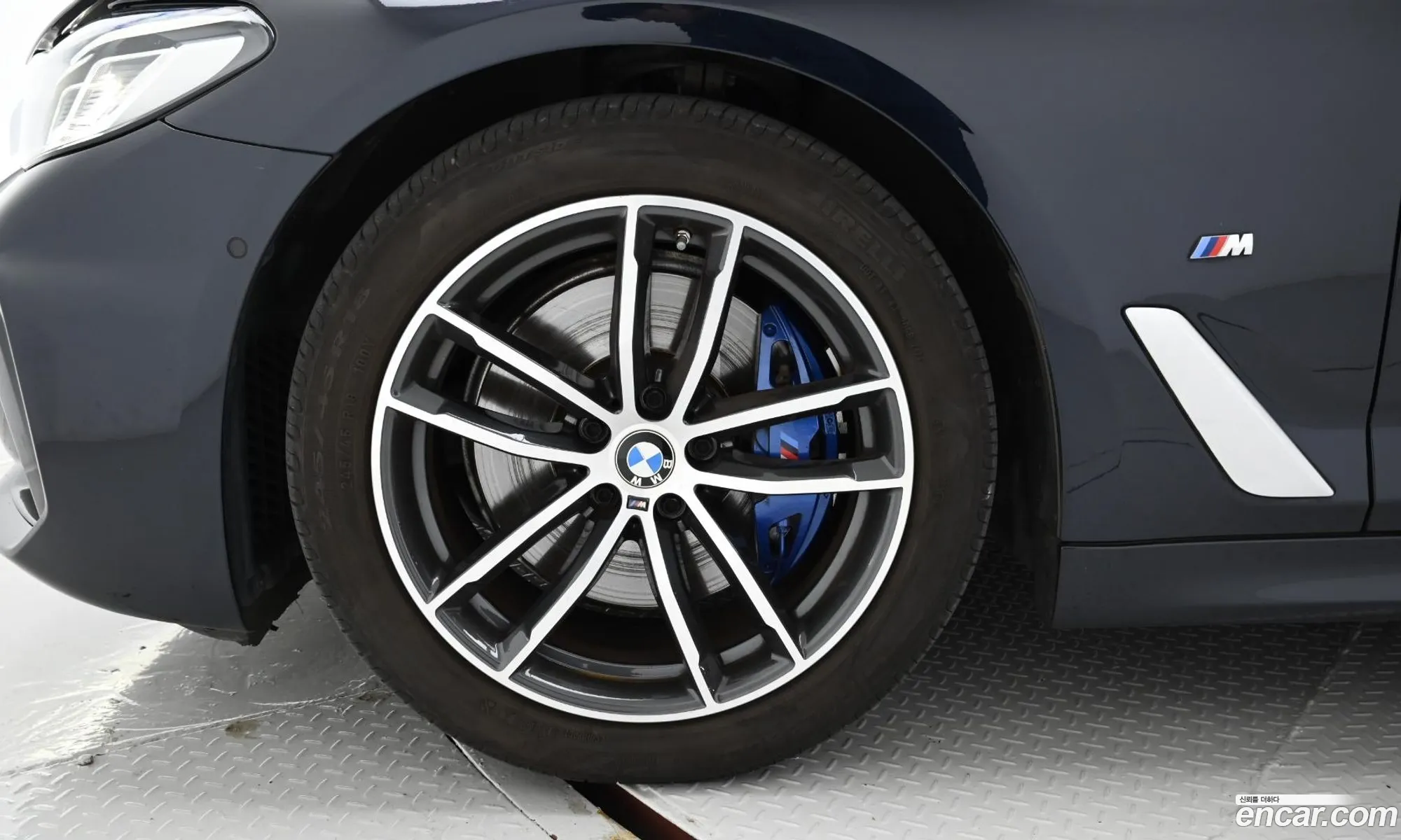 BMW 5 Series G30 520I M Sports - фотография 14114599