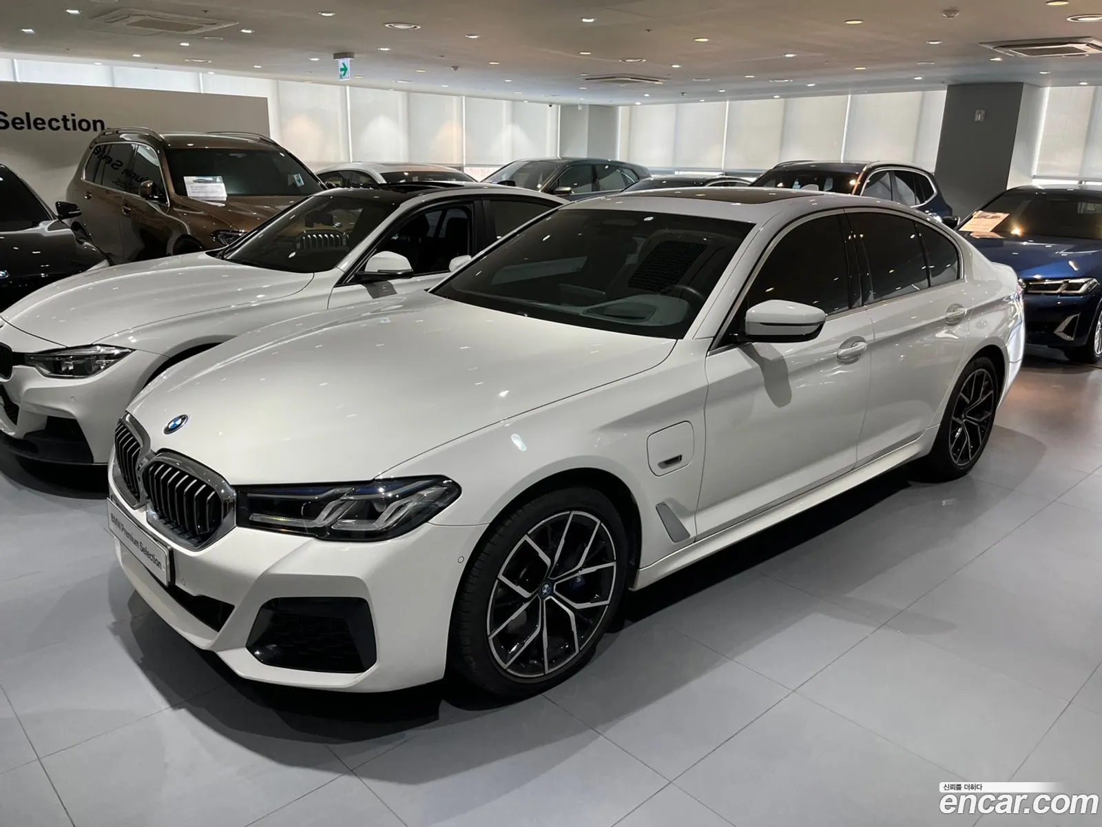 BMW 5 Series G30 530E M Sports - фотография 120798