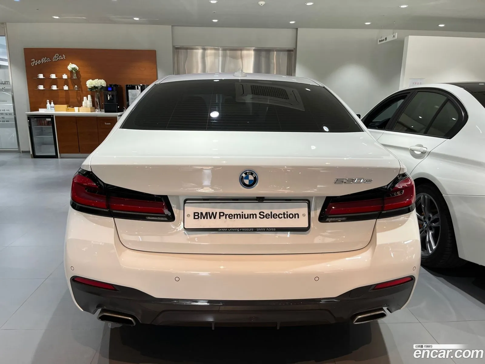 BMW 5 Series G30 530E M Sports - фотография 120800