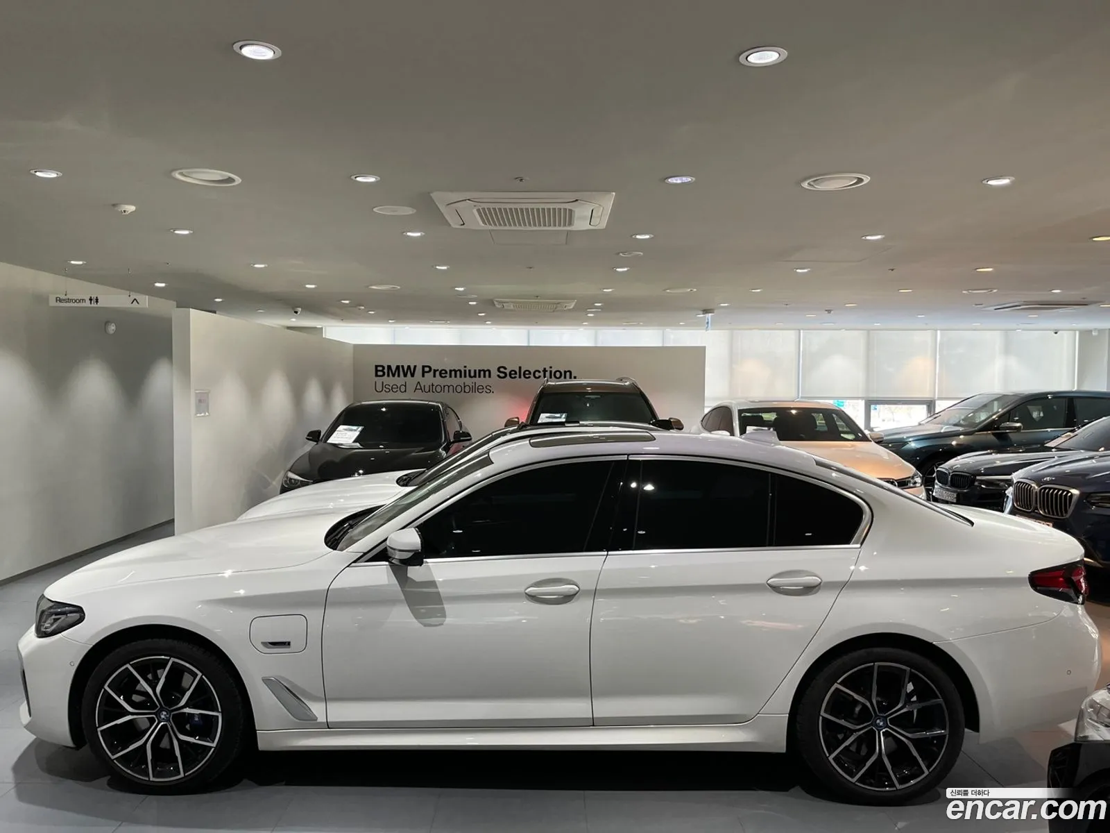 BMW 5 Series G30 530E M Sports - фотография 120801