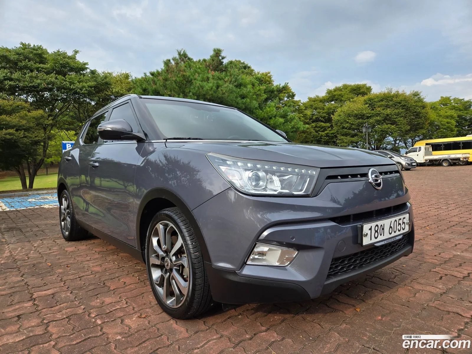 Kg Mobility Ssangyong Tivoli Lx 2Wd Top-Of-The-Line Model - фотография 4691969