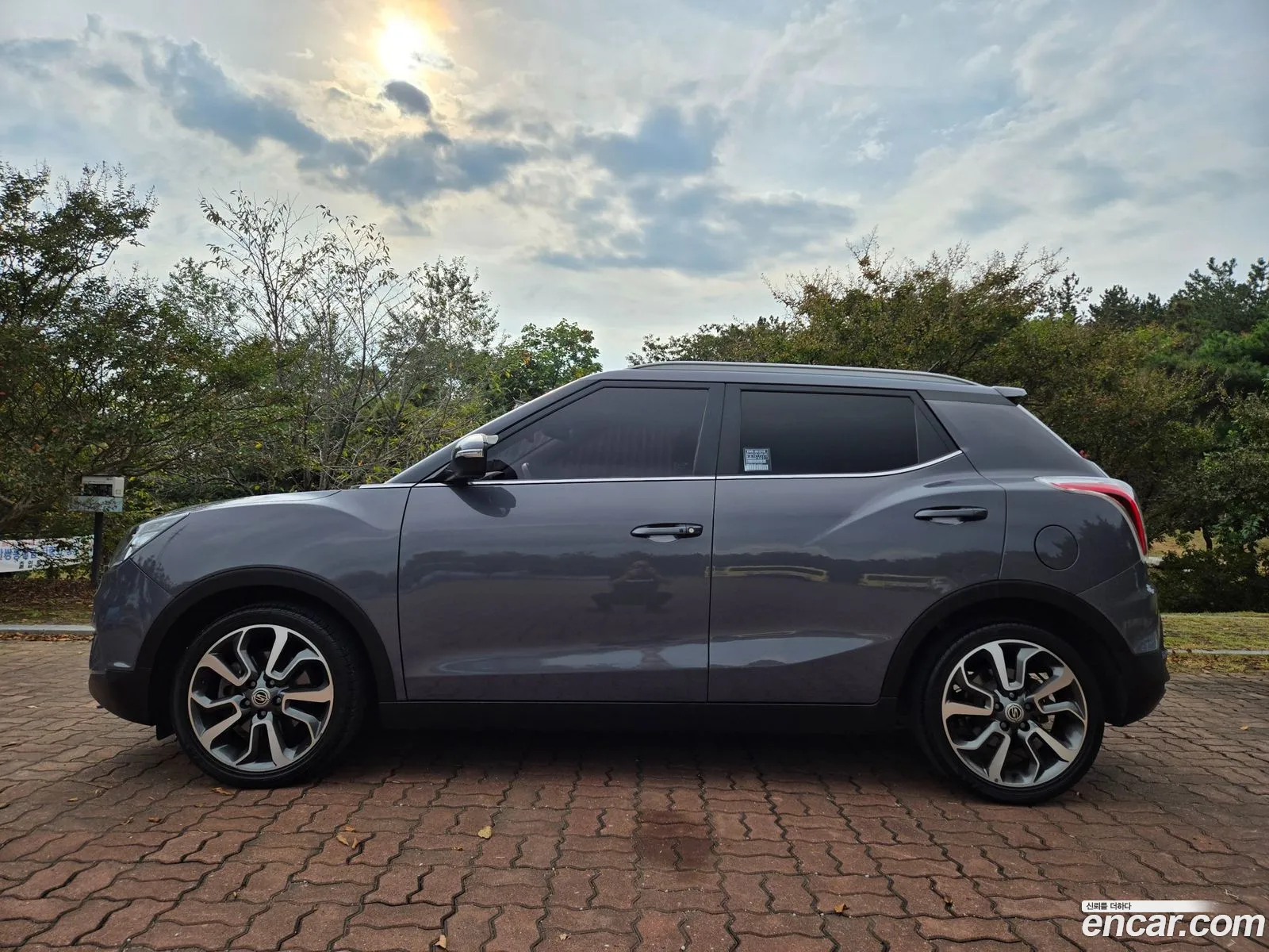 Kg Mobility Ssangyong Tivoli Lx 2Wd Top-Of-The-Line Model - фотография 4691970