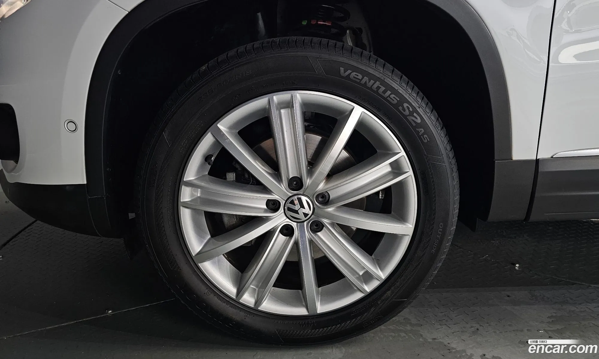 Volkswagen New Tiguan 20 Tdi Premium 5N - фотография 12692019