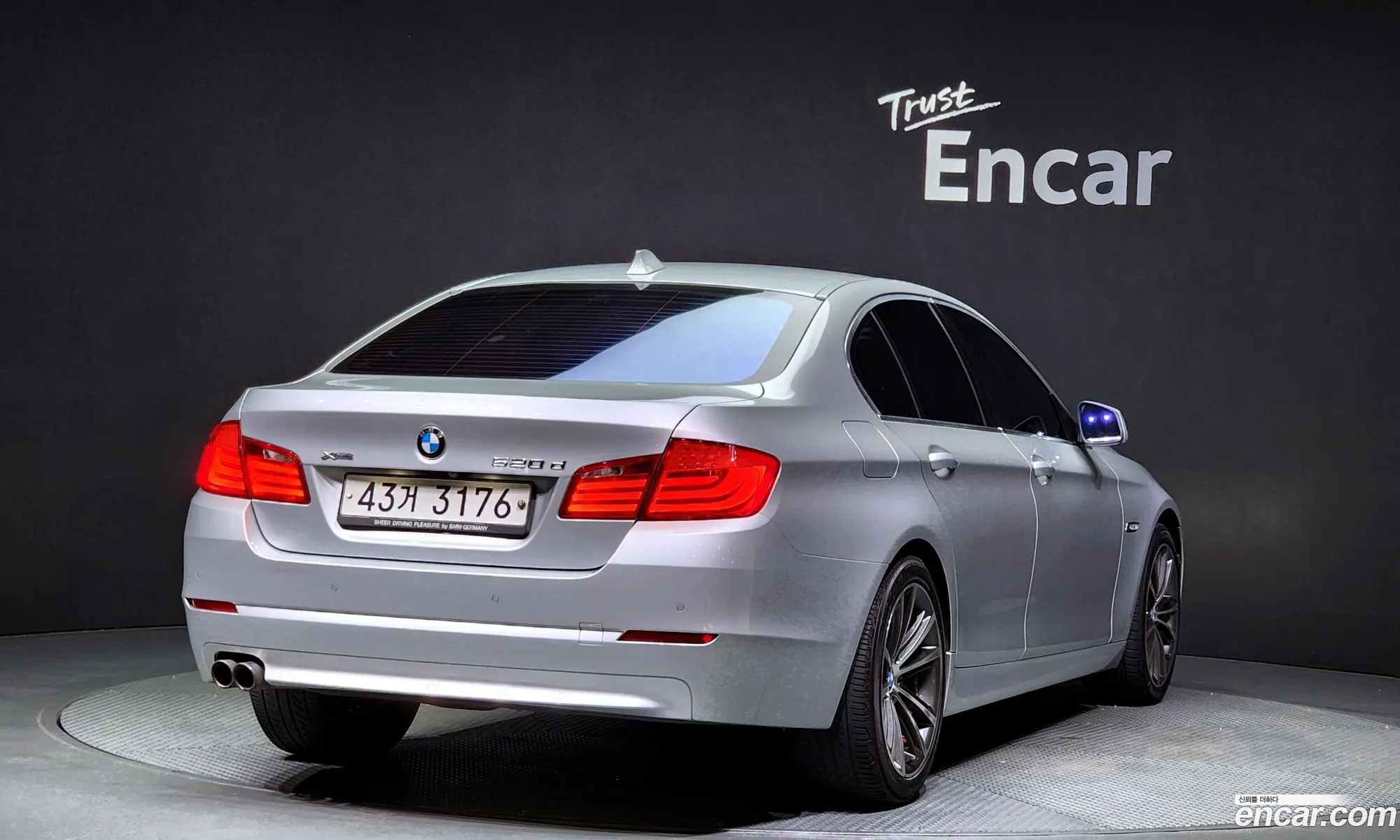 BMW 5 Series F10 520D - фотография 147980