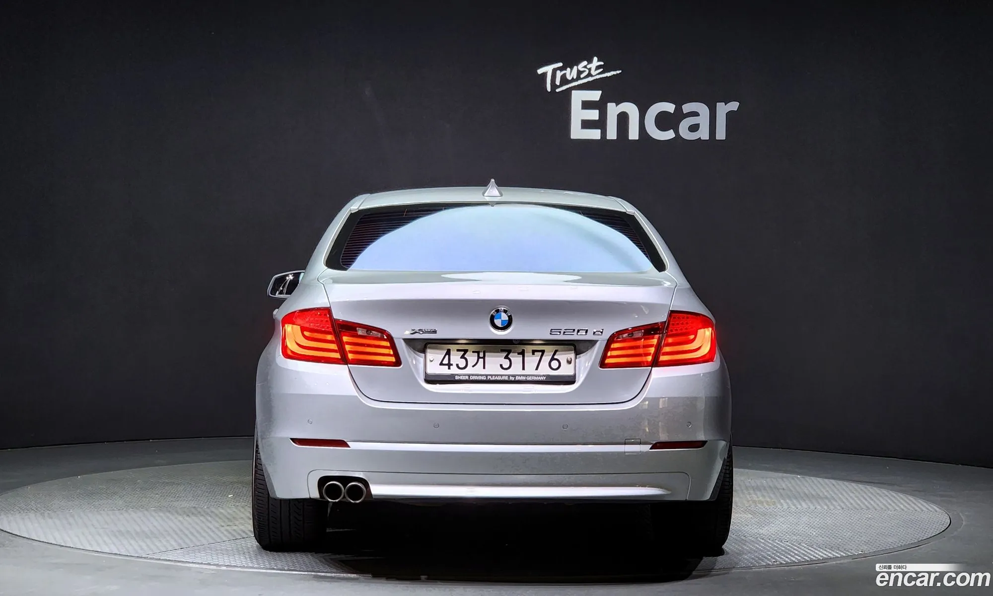 BMW 5 Series F10 520D - фотография 147982