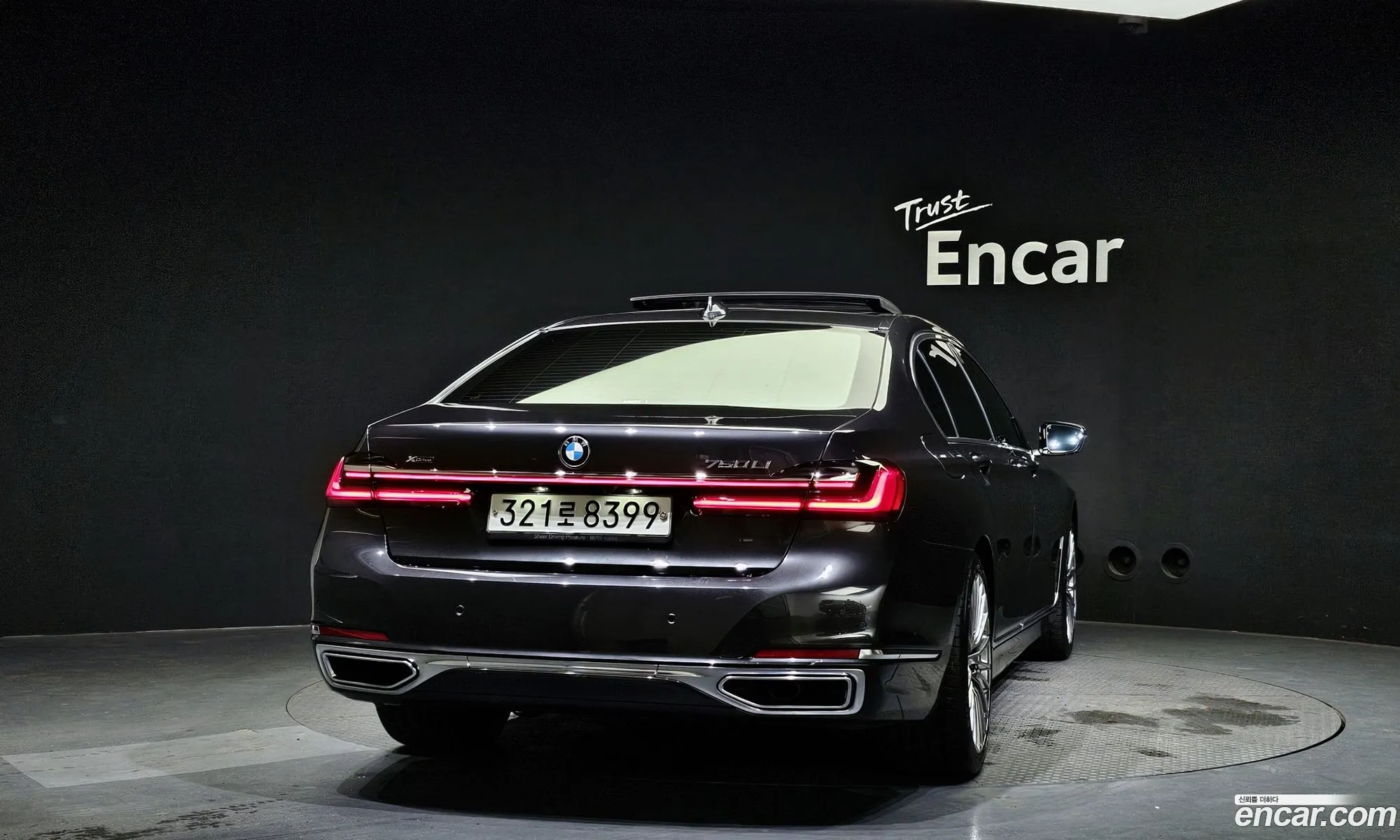 BMW 7 Series G11 740Li xDrive Design Pure Excellence - фотография 12009286
