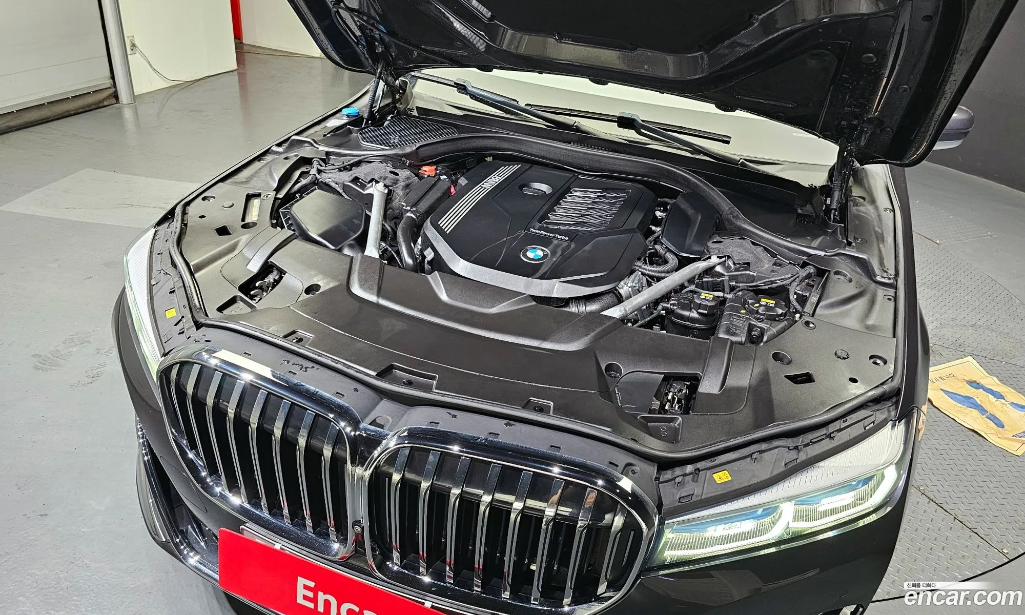 BMW 7 Series G11 740Li xDrive Design Pure Excellence - фотография 12009288