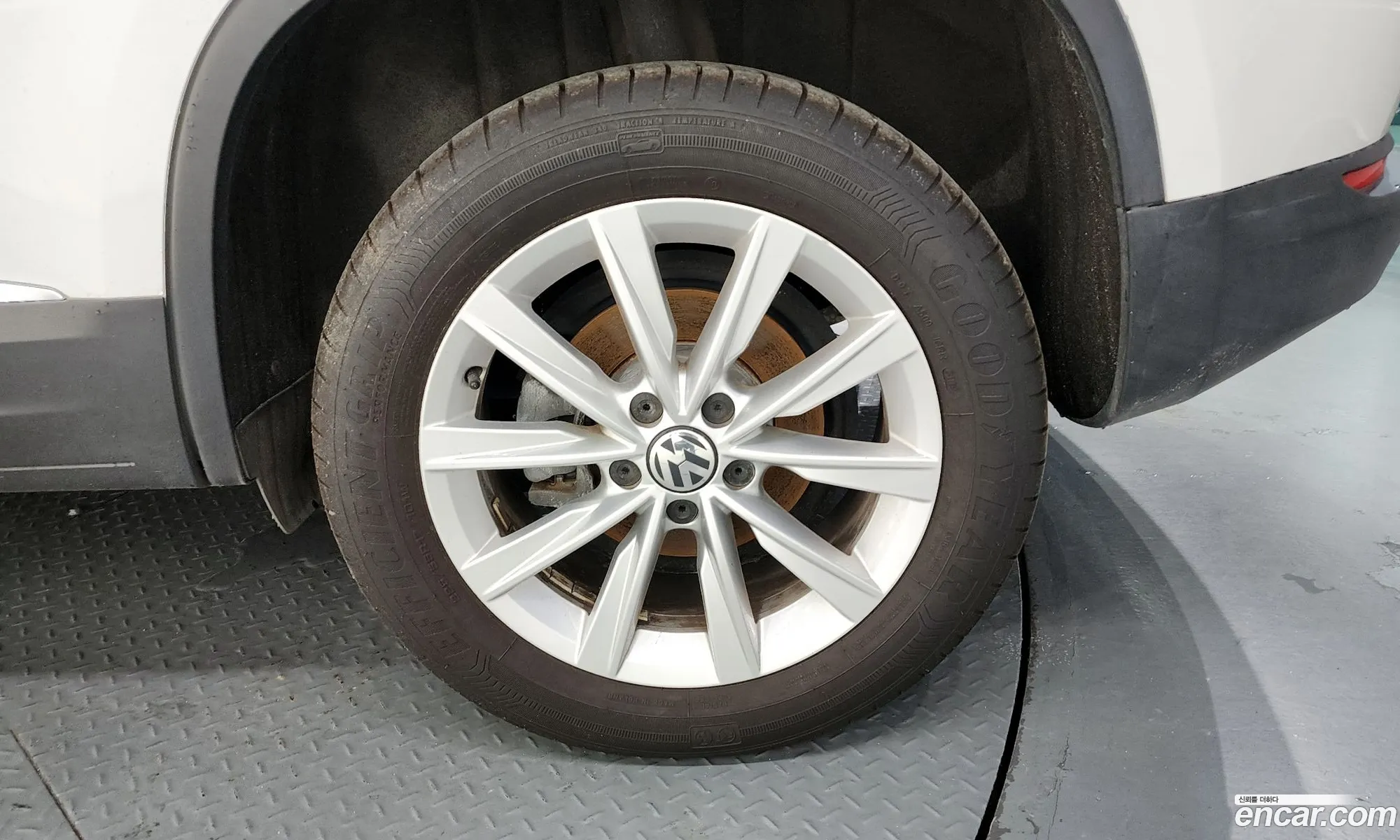 Volkswagen New Tiguan 20 Tdi Comfort 5N - фотография 12464936