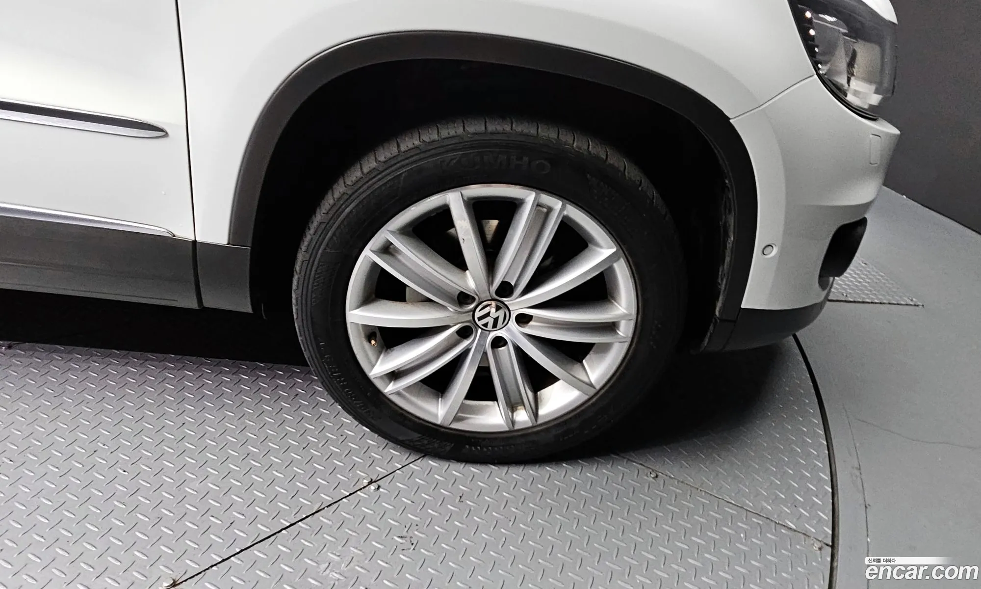 Volkswagen New Tiguan 20 Tdi Premium 5N - фотография 12691967