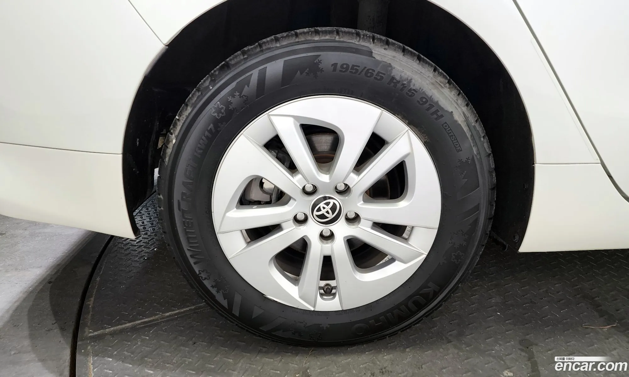 Toyota Prius 4Th Generation 18 E - фотография 15677727