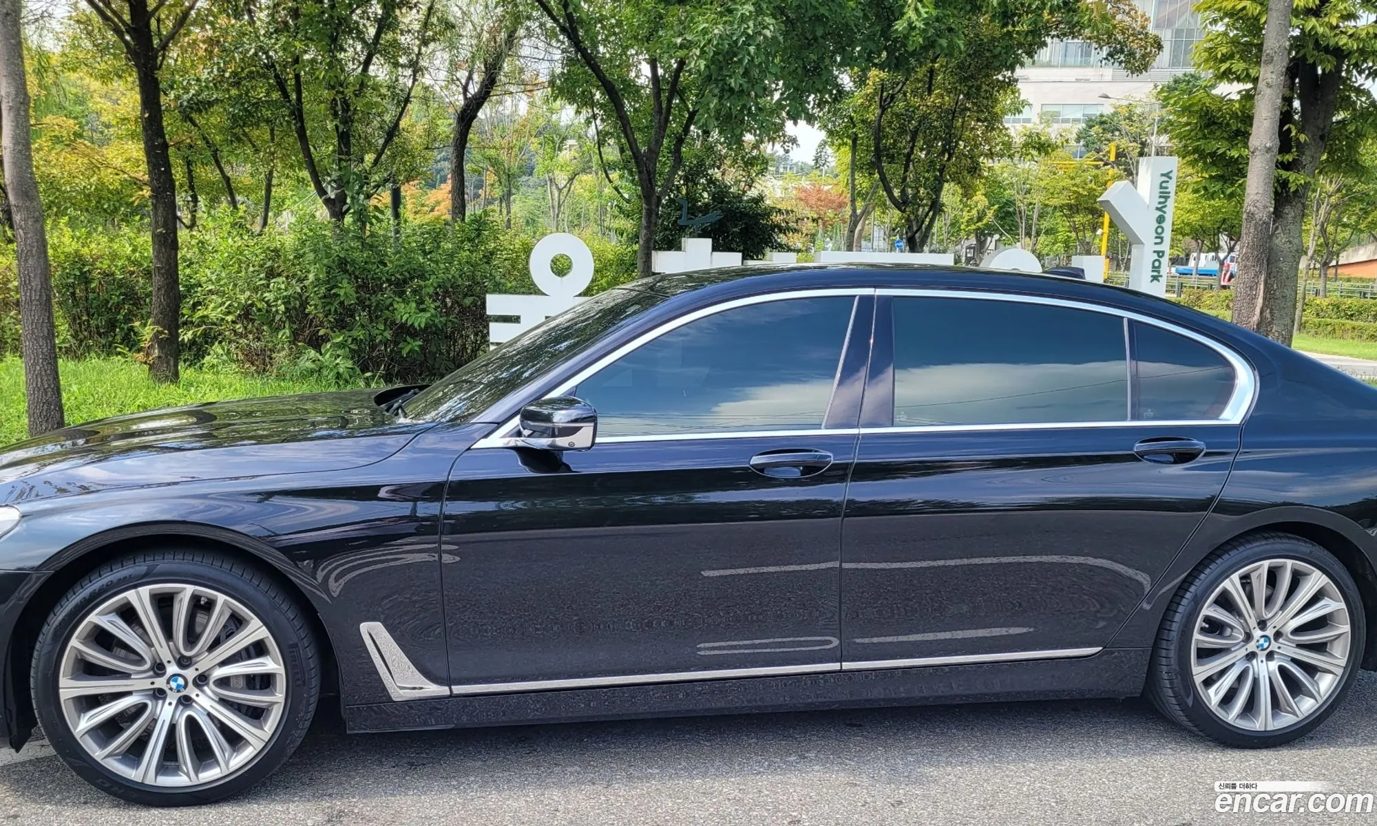 BMW 7 Series G11 750Li xDrive - фотография 14844781
