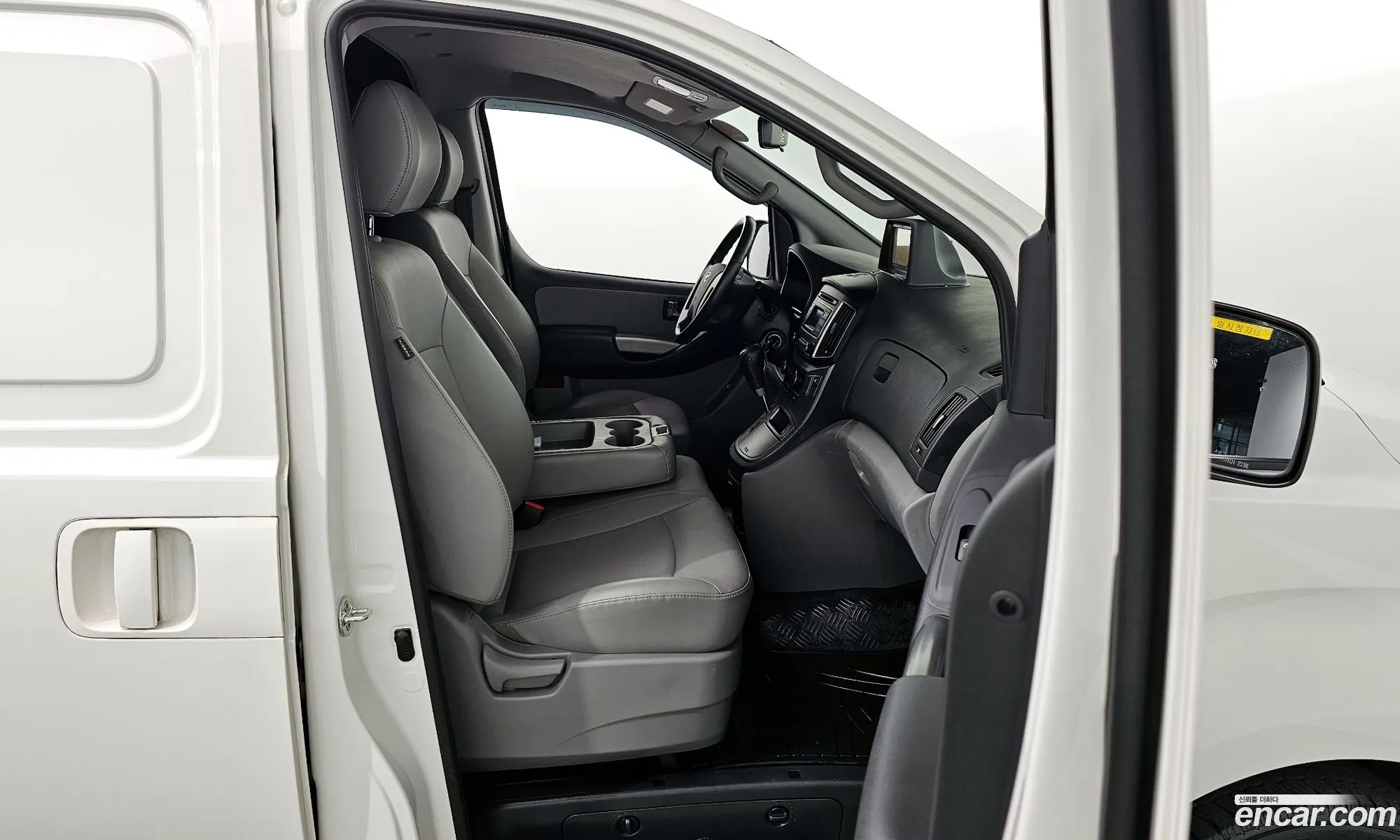 The New Grand Starex Van 3 -Seater Smart - фотография 16987054