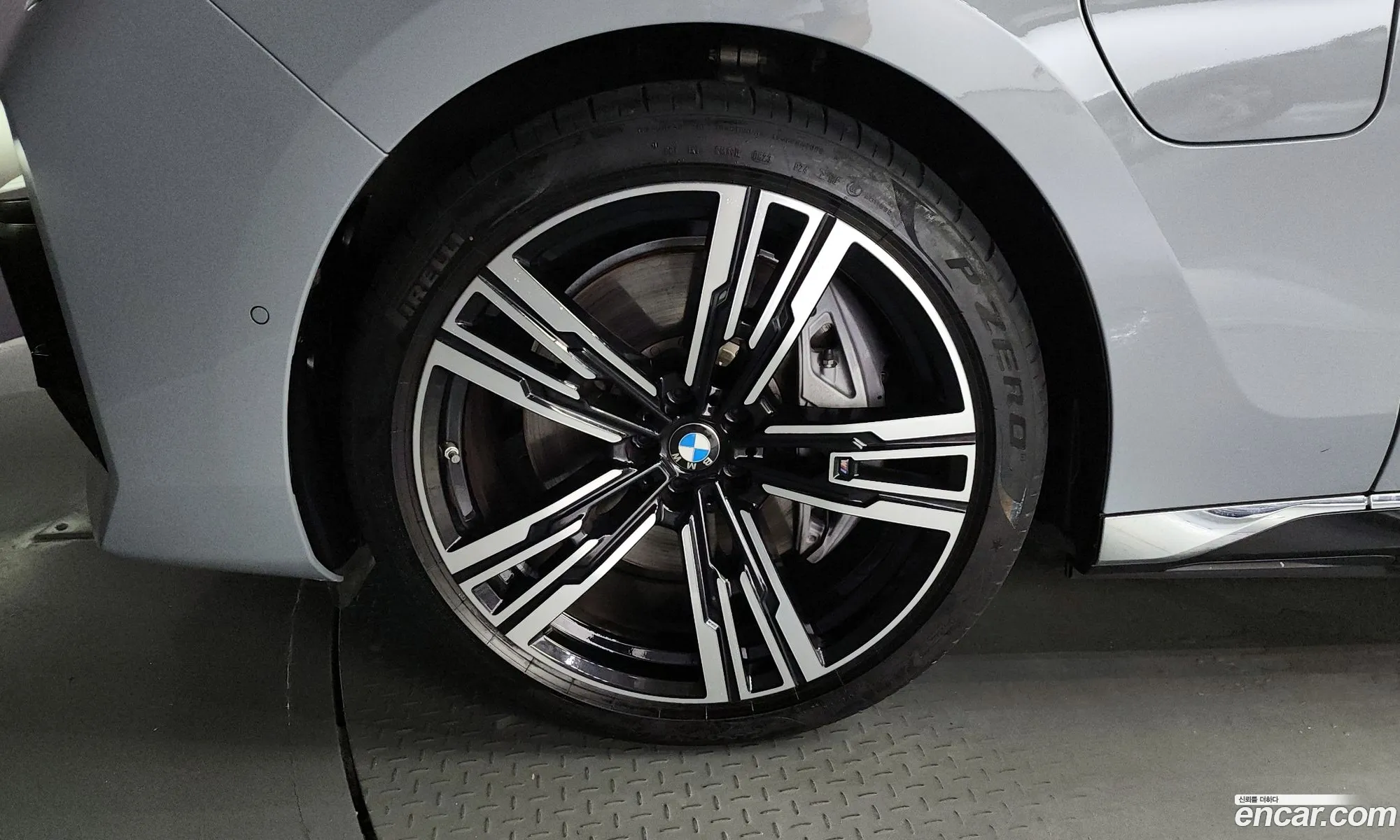 BMW 7 Series G70 750E xDrive M Sports - фотография 12612164