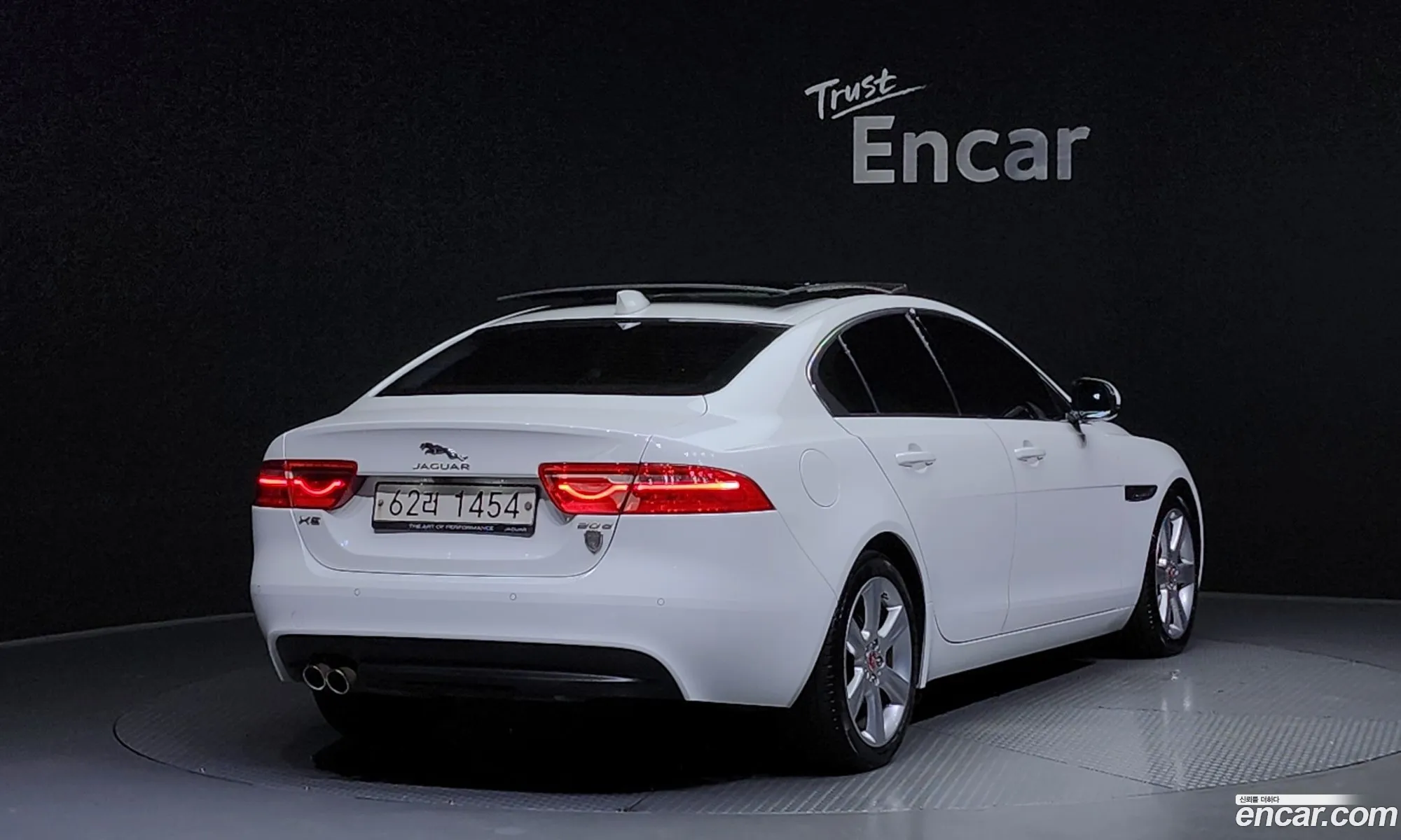 Jaguar Xe 20D Portfolio - фотография 4482484